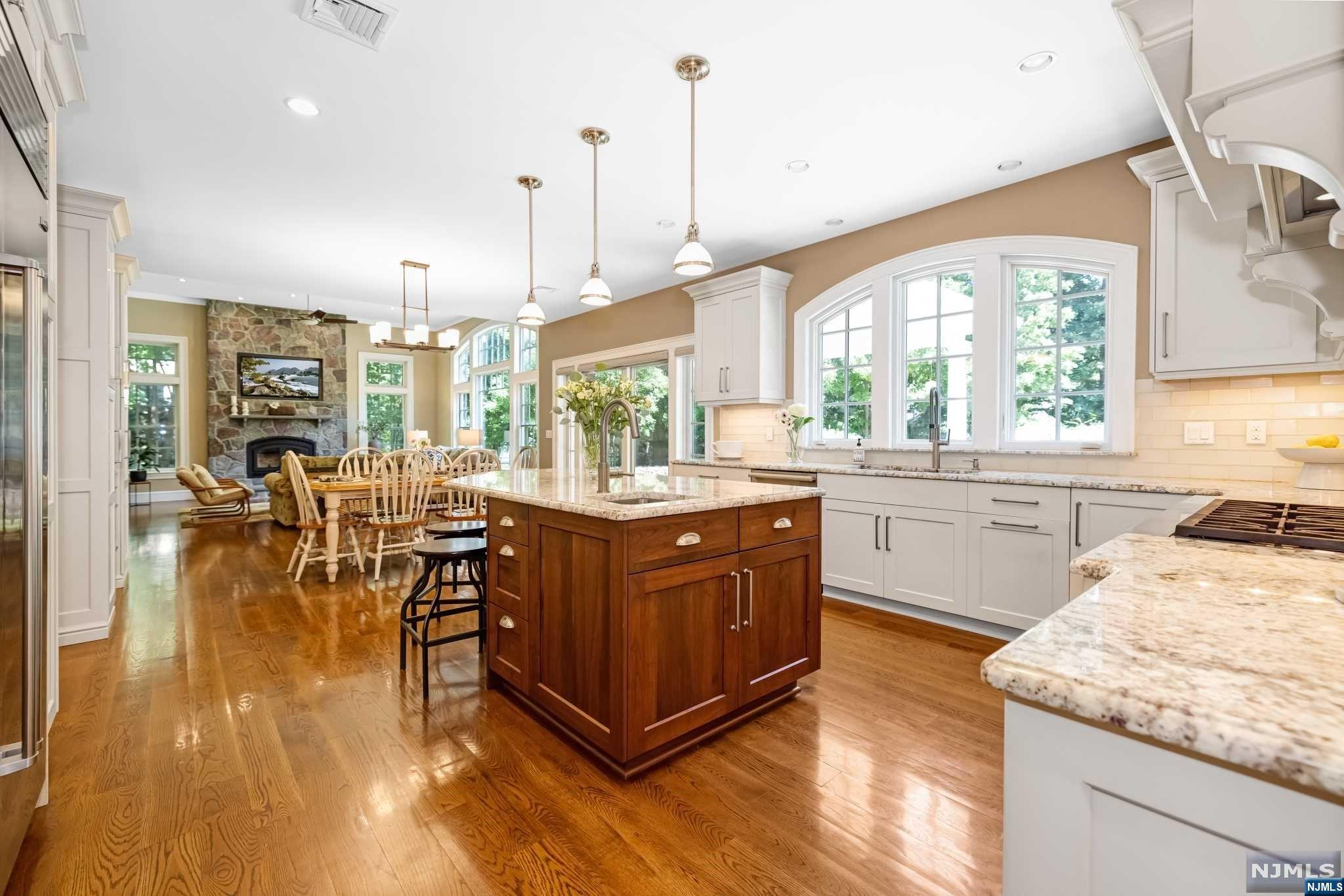 885 West Saddle River Road