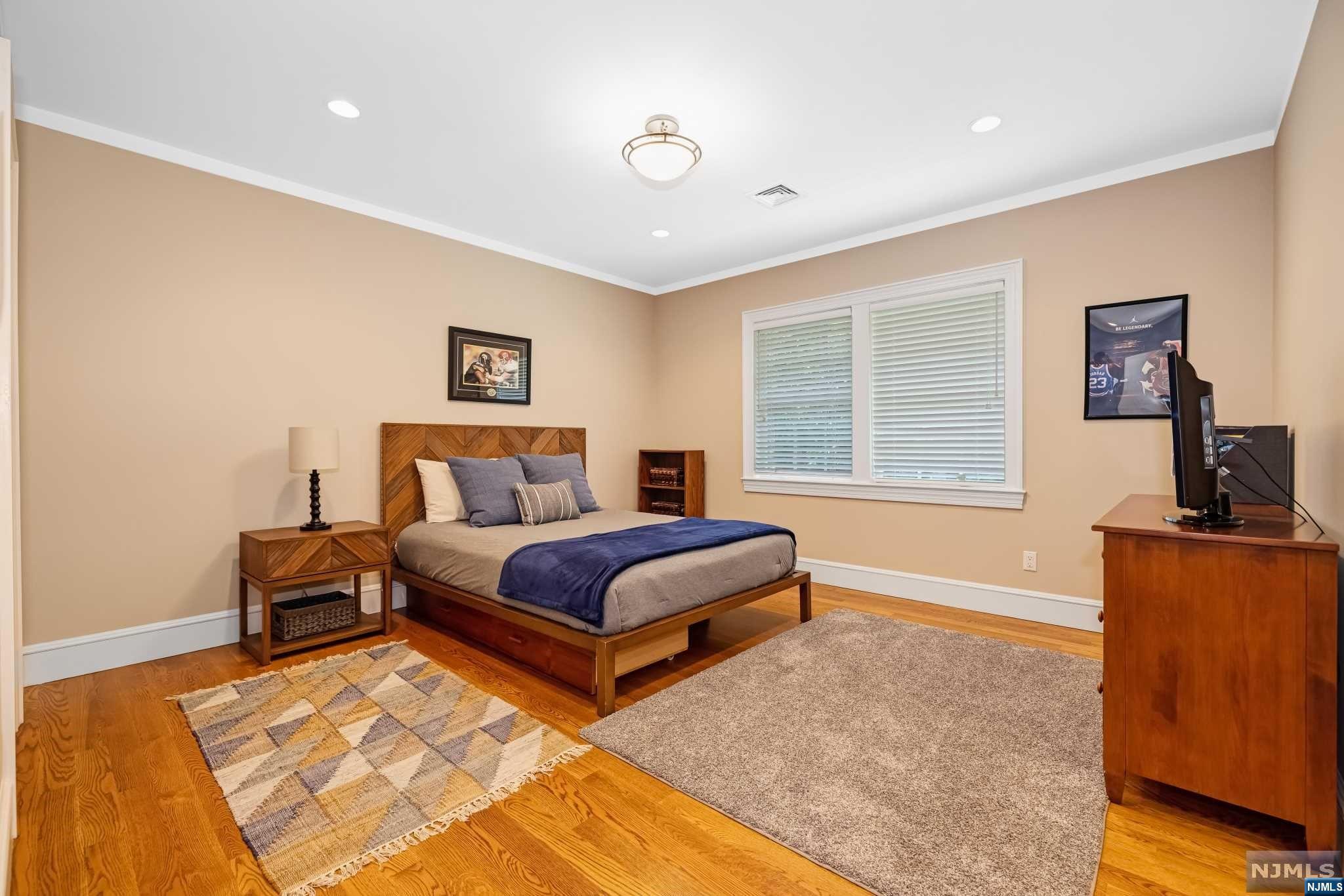 885 West Saddle River Road
