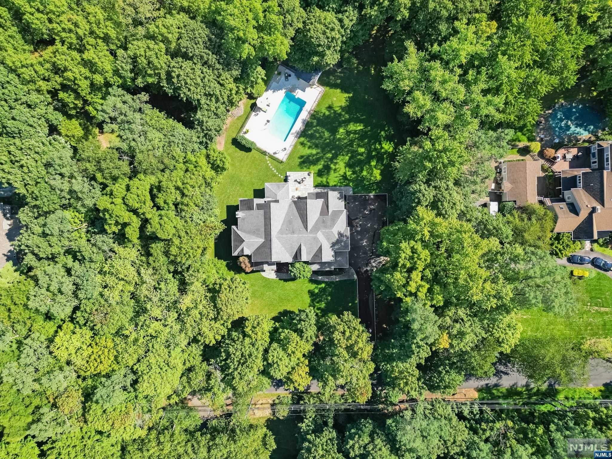 885 West Saddle River Road