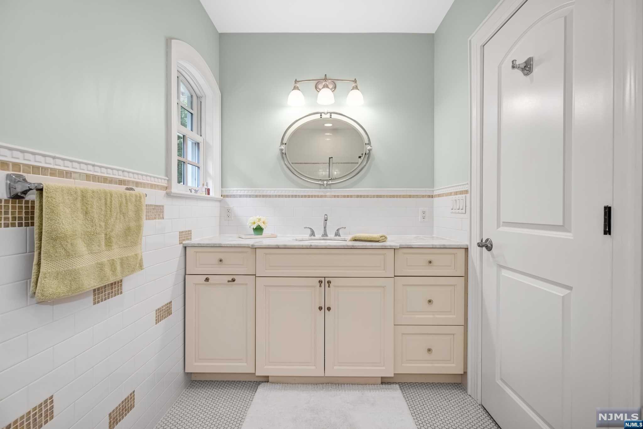885 West Saddle River Road