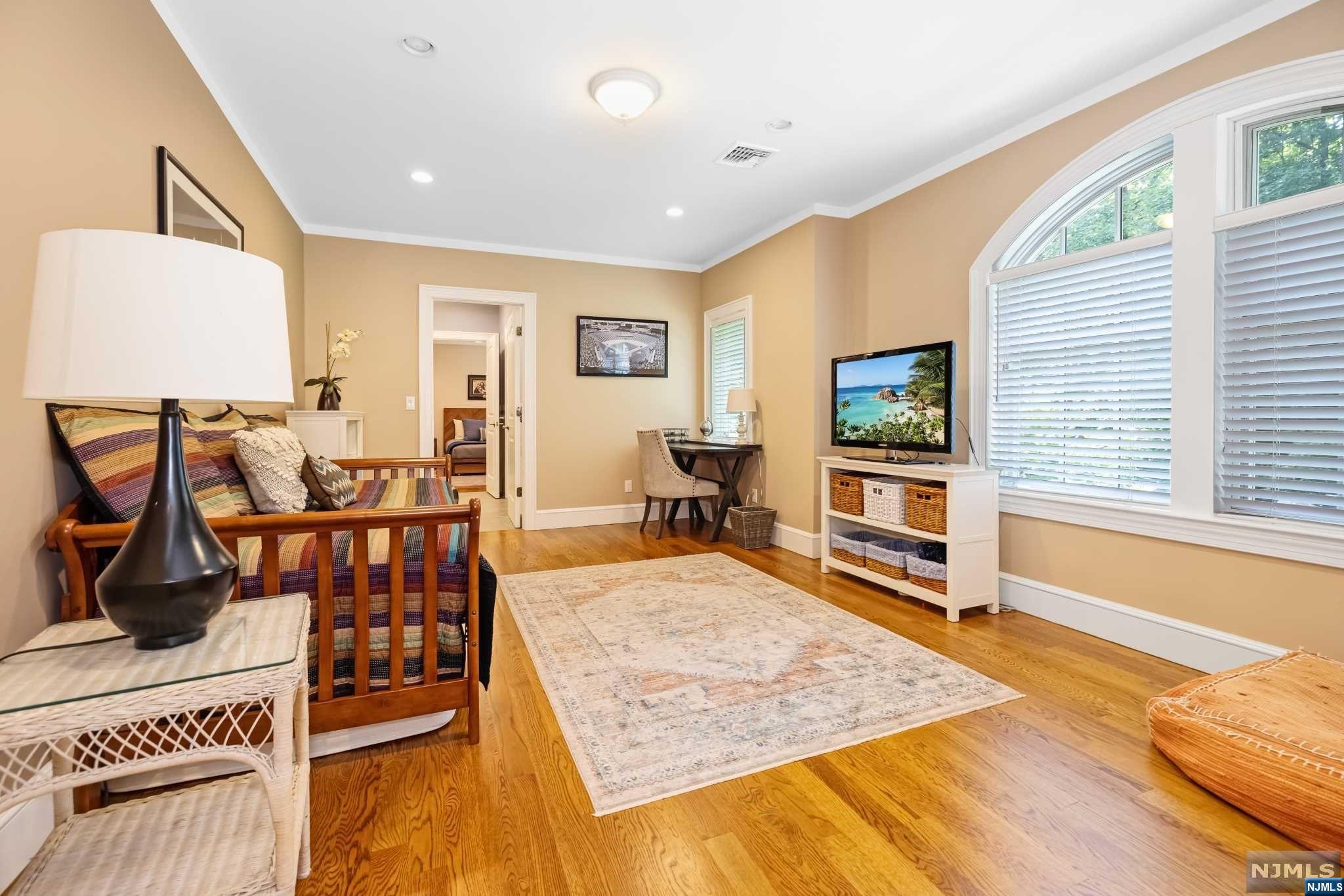 885 West Saddle River Road