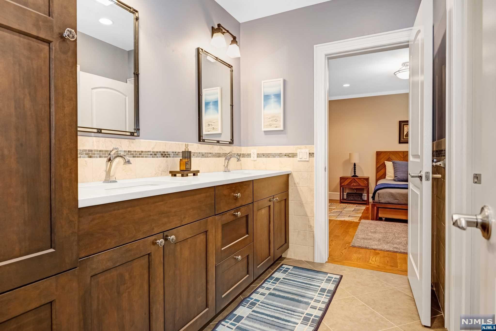 885 West Saddle River Road