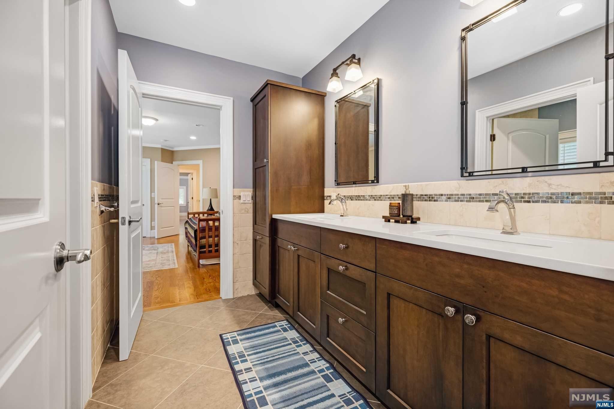 885 West Saddle River Road