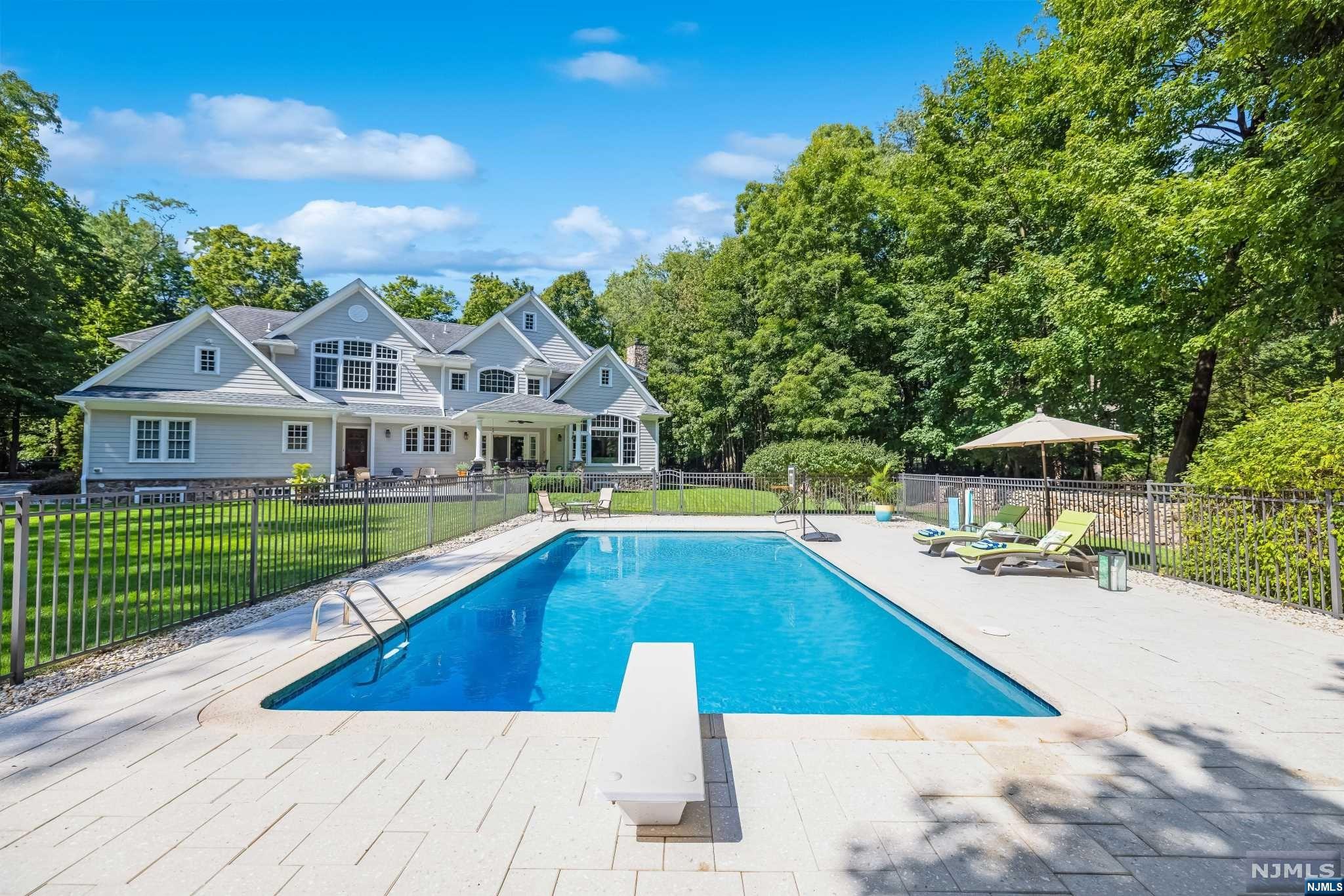 885 West Saddle River Road