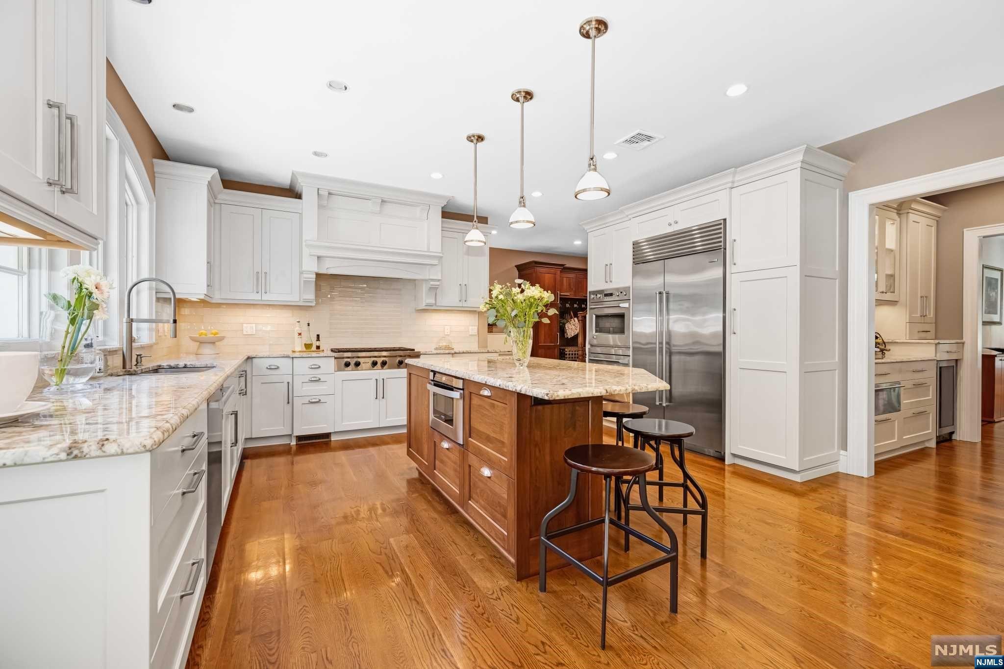 885 West Saddle River Road