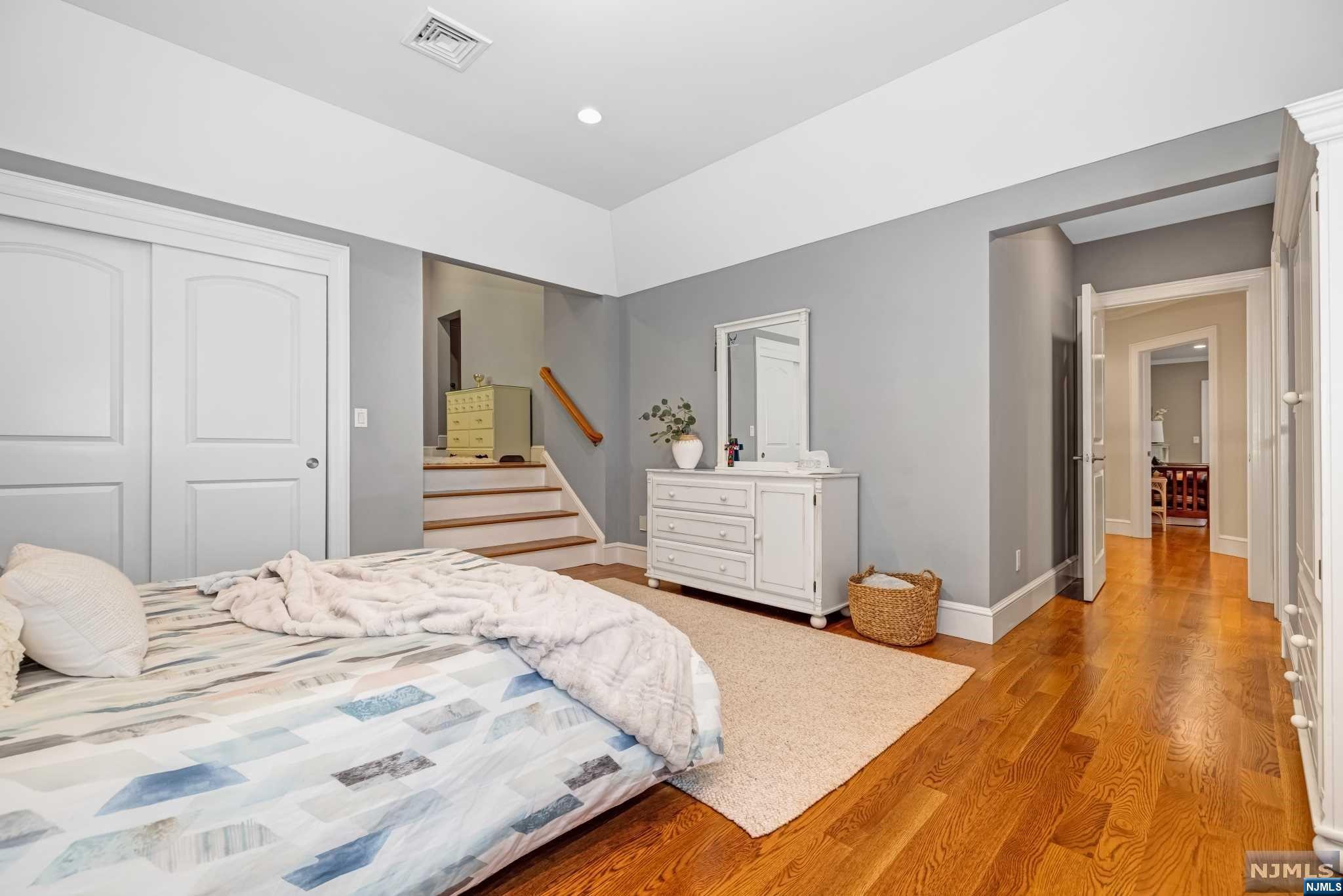 885 West Saddle River Road
