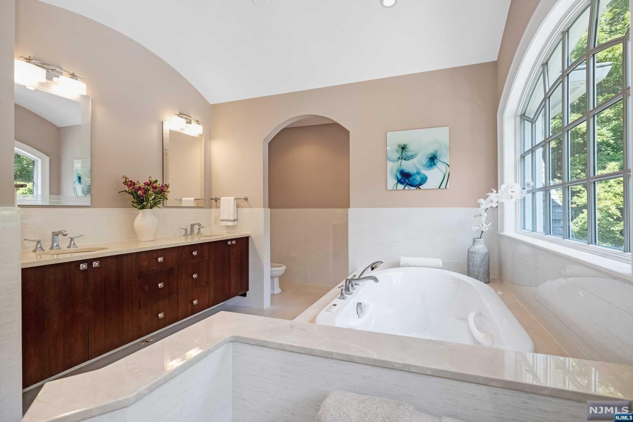 885 West Saddle River Road