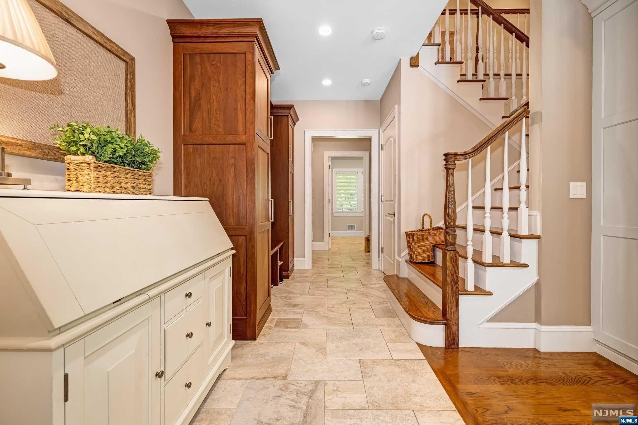 885 West Saddle River Road