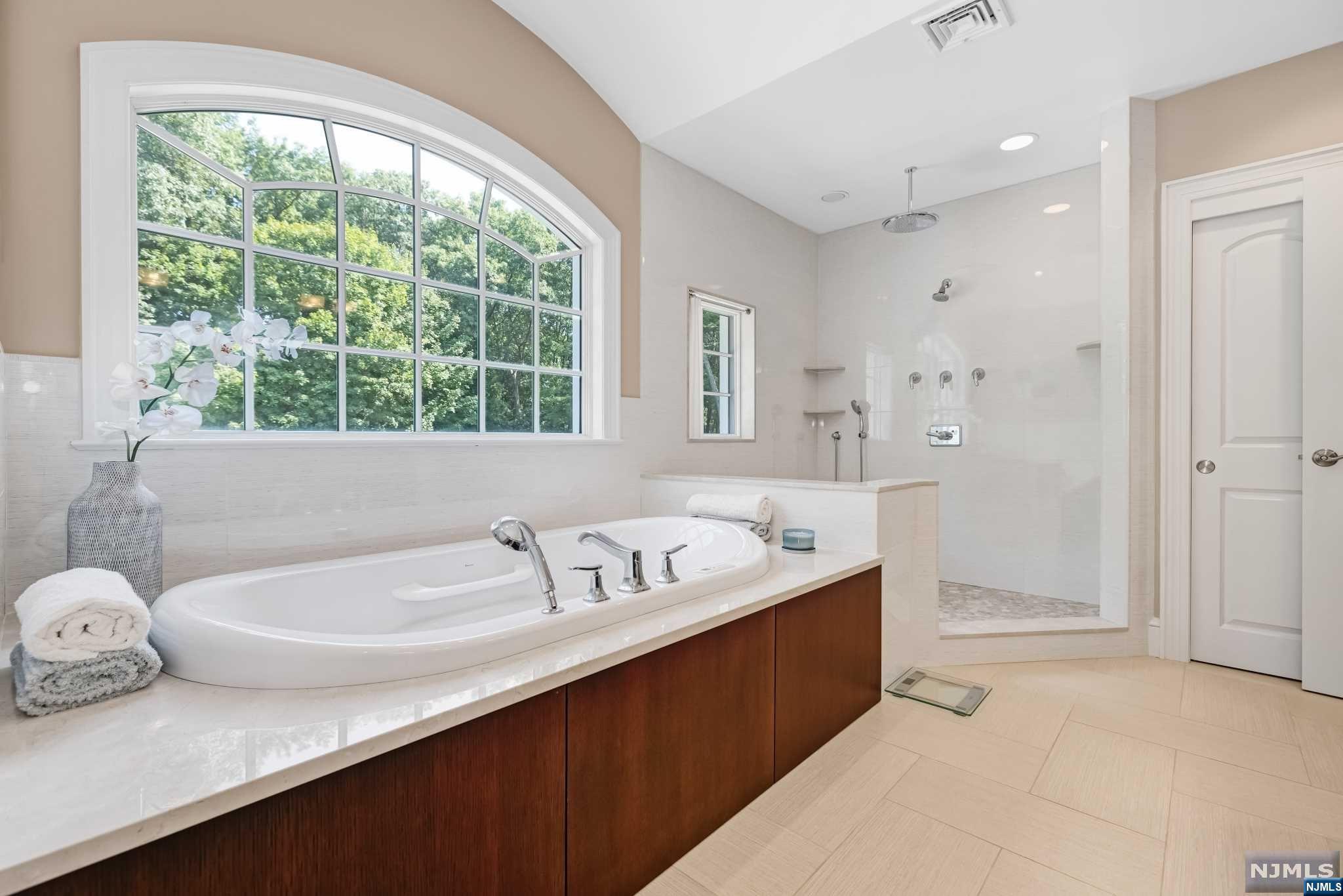 885 West Saddle River Road