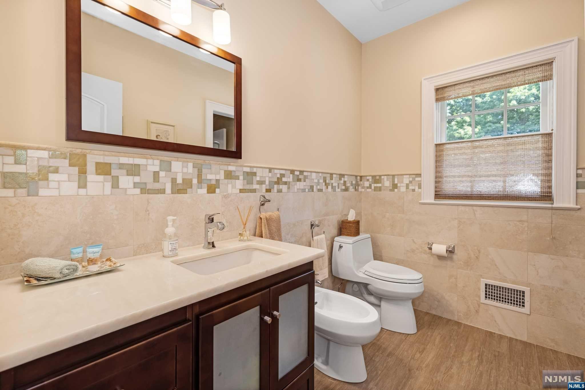 885 West Saddle River Road