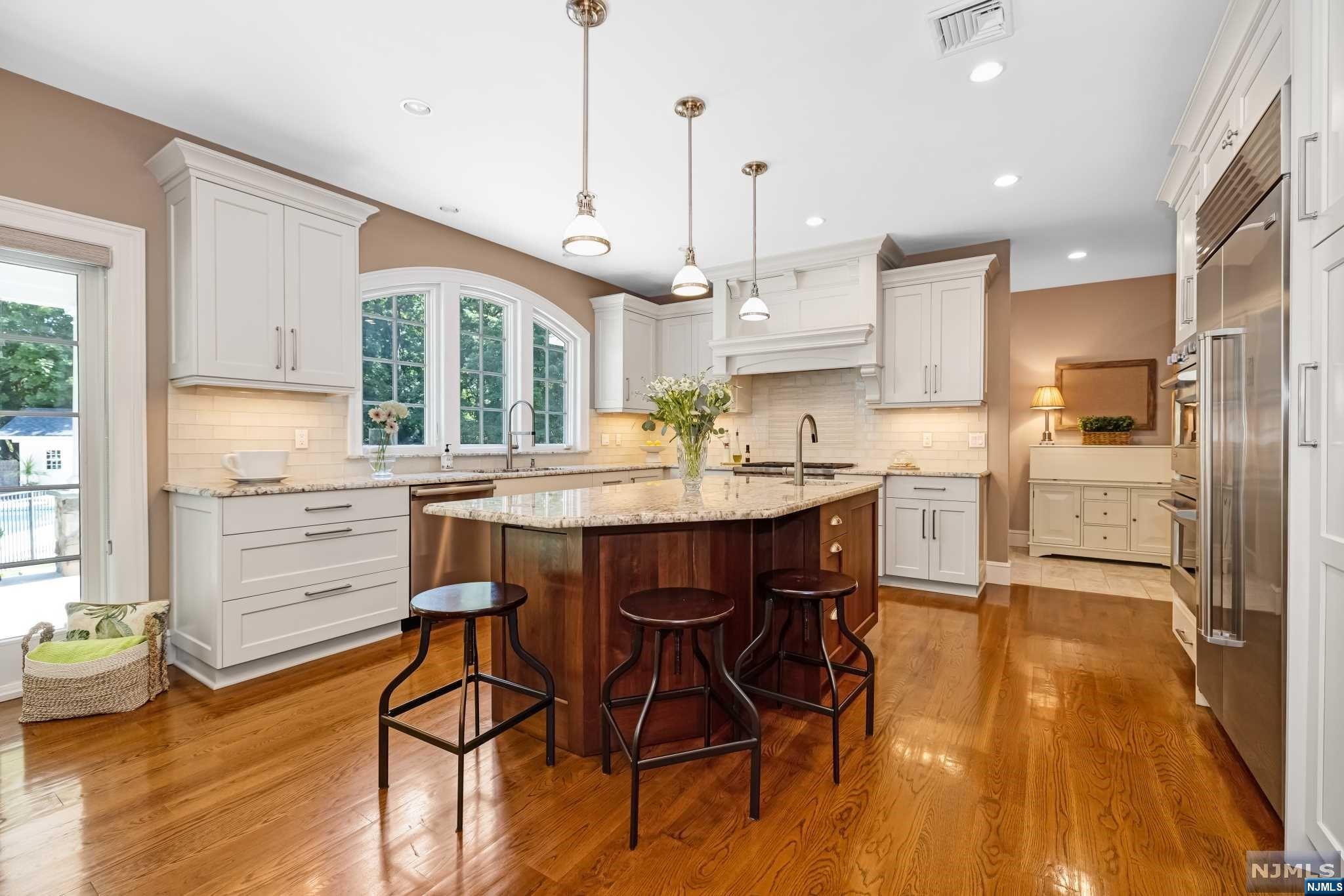 885 West Saddle River Road