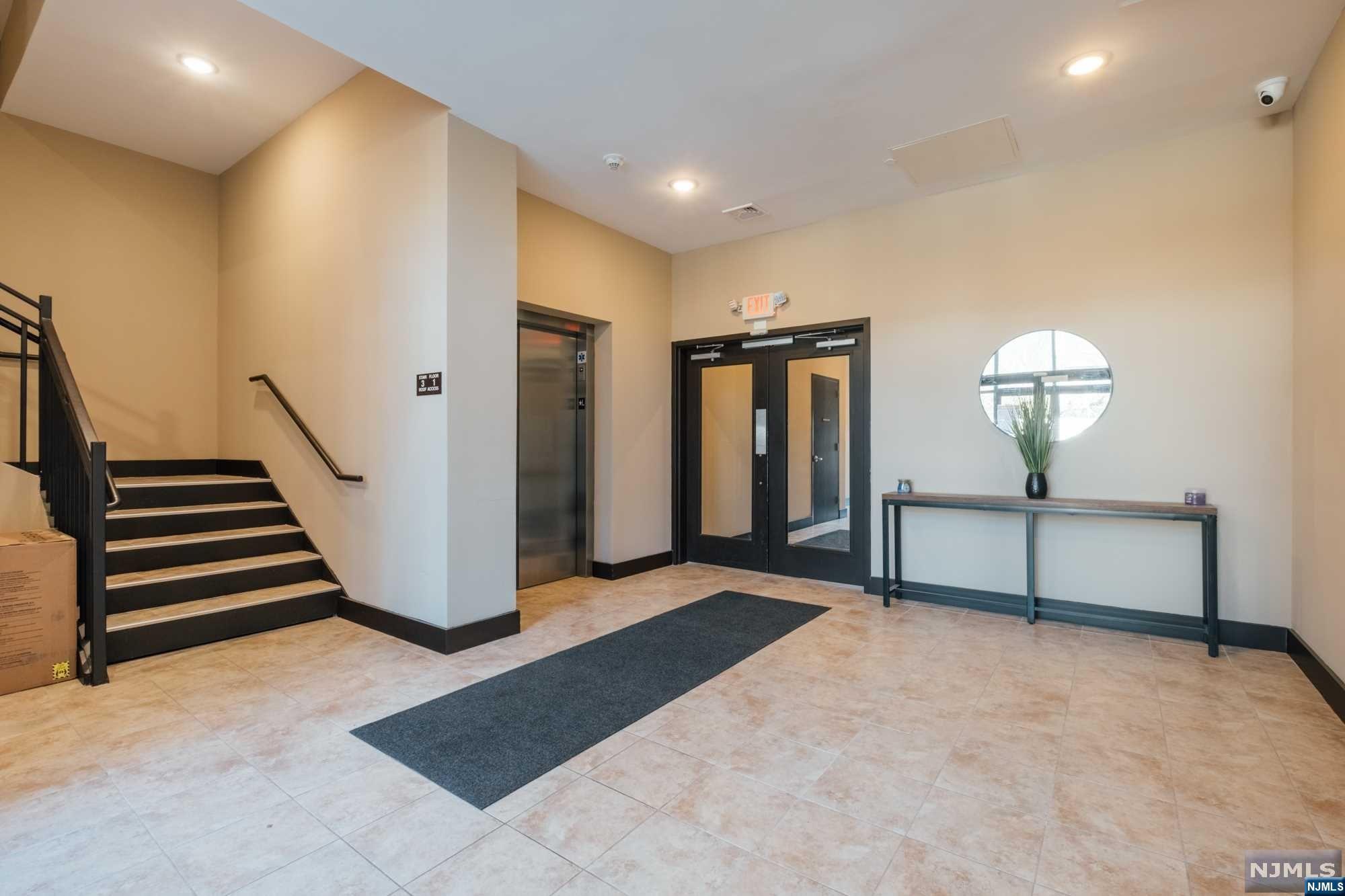 521 Livingston Street 212