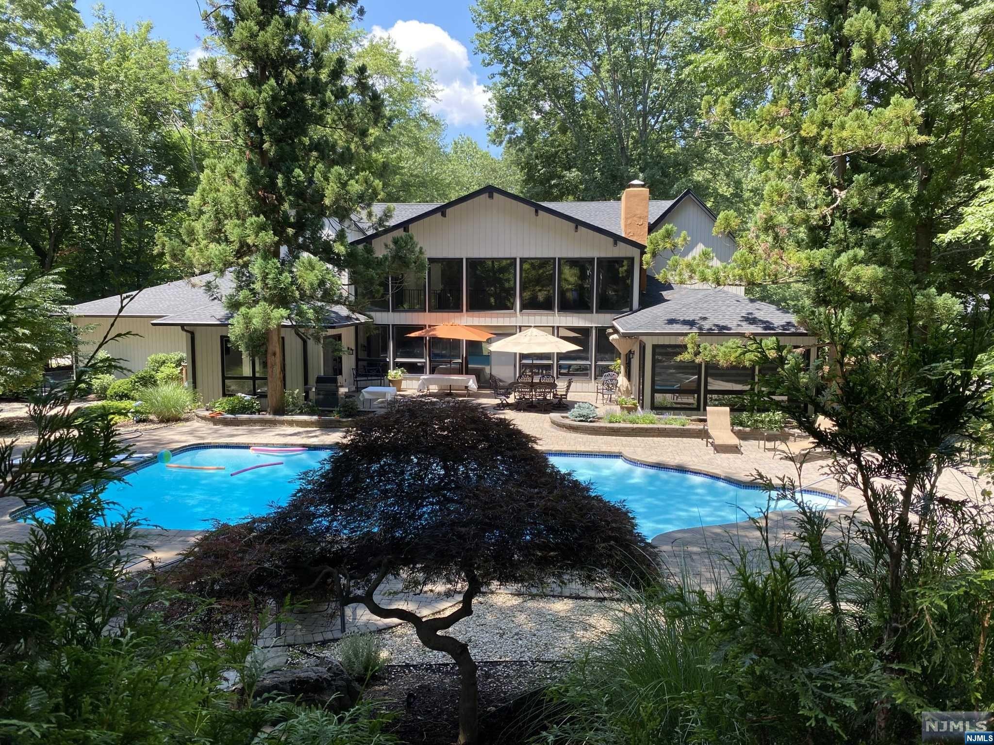 32 Clearwater Drive