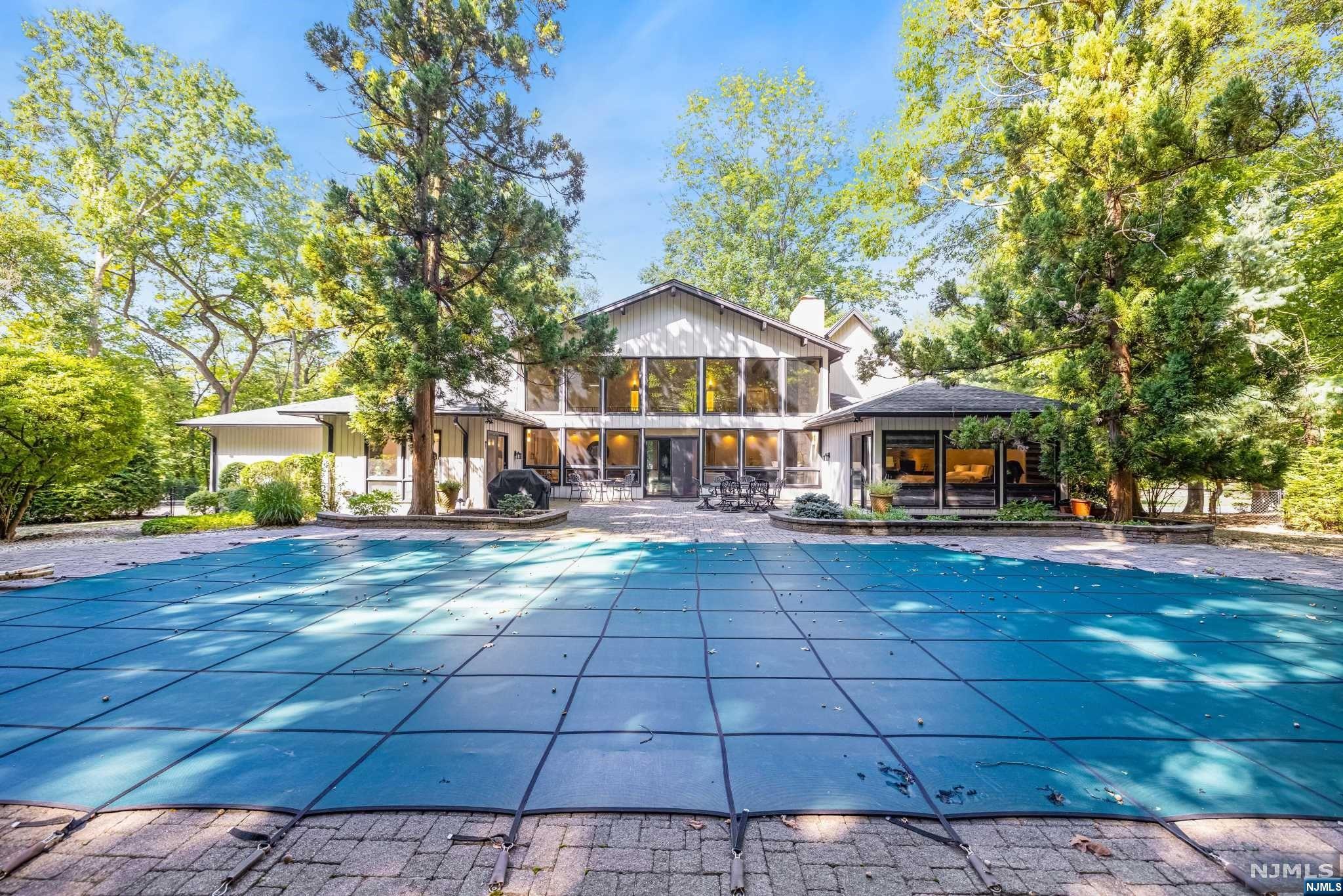 32 Clearwater Drive