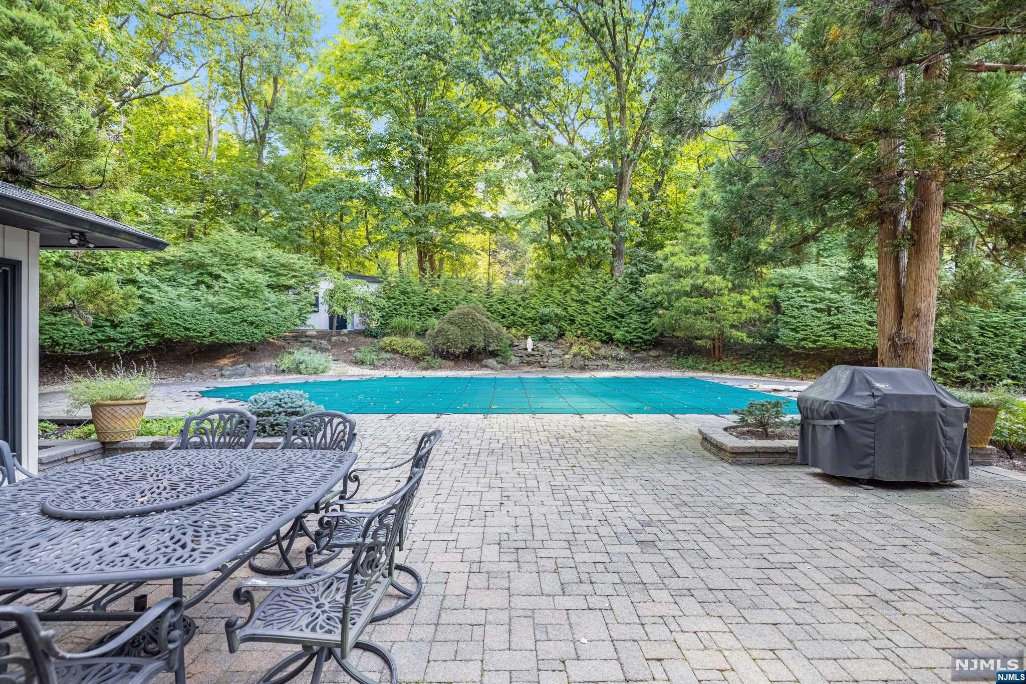 32 Clearwater Drive