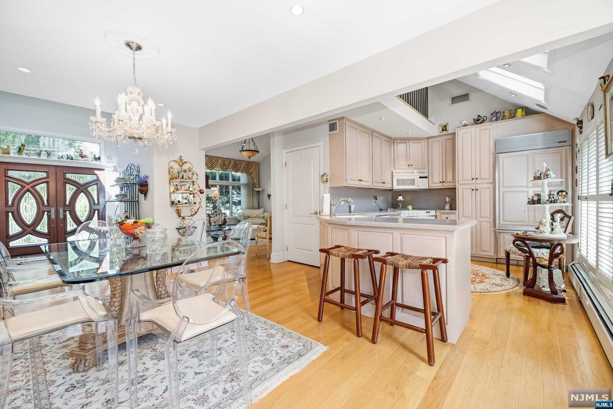 2 Laroche Avenue
