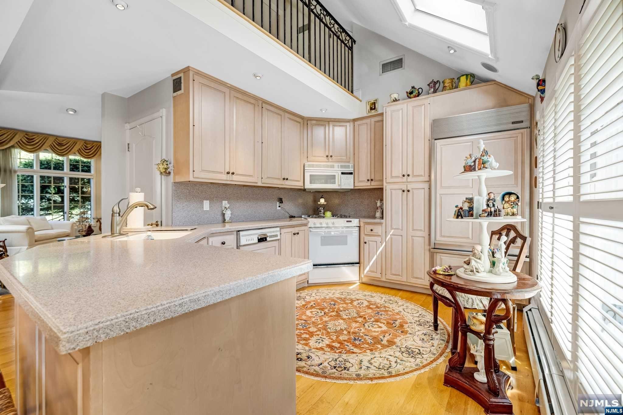 2 Laroche Avenue