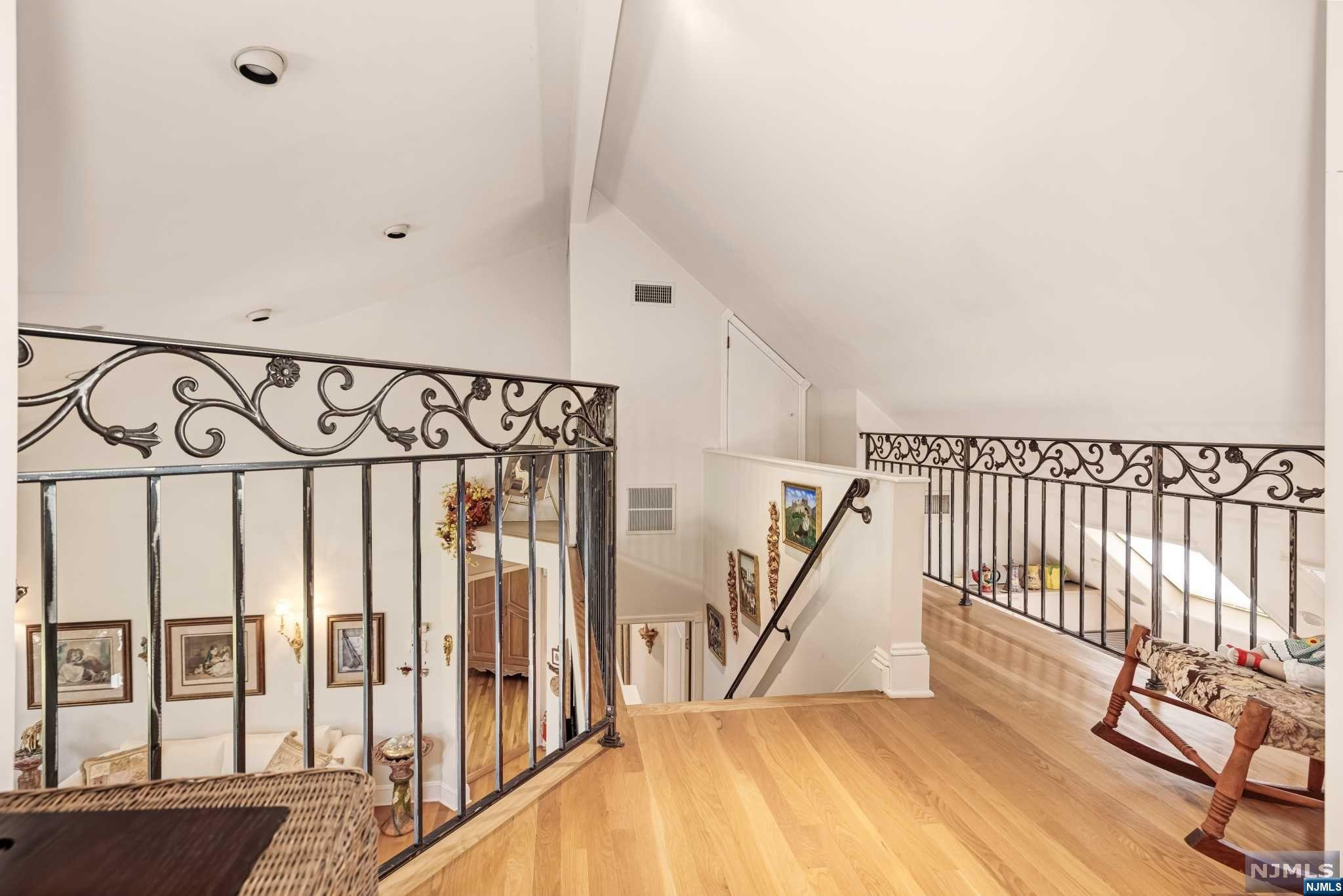 2 Laroche Avenue
