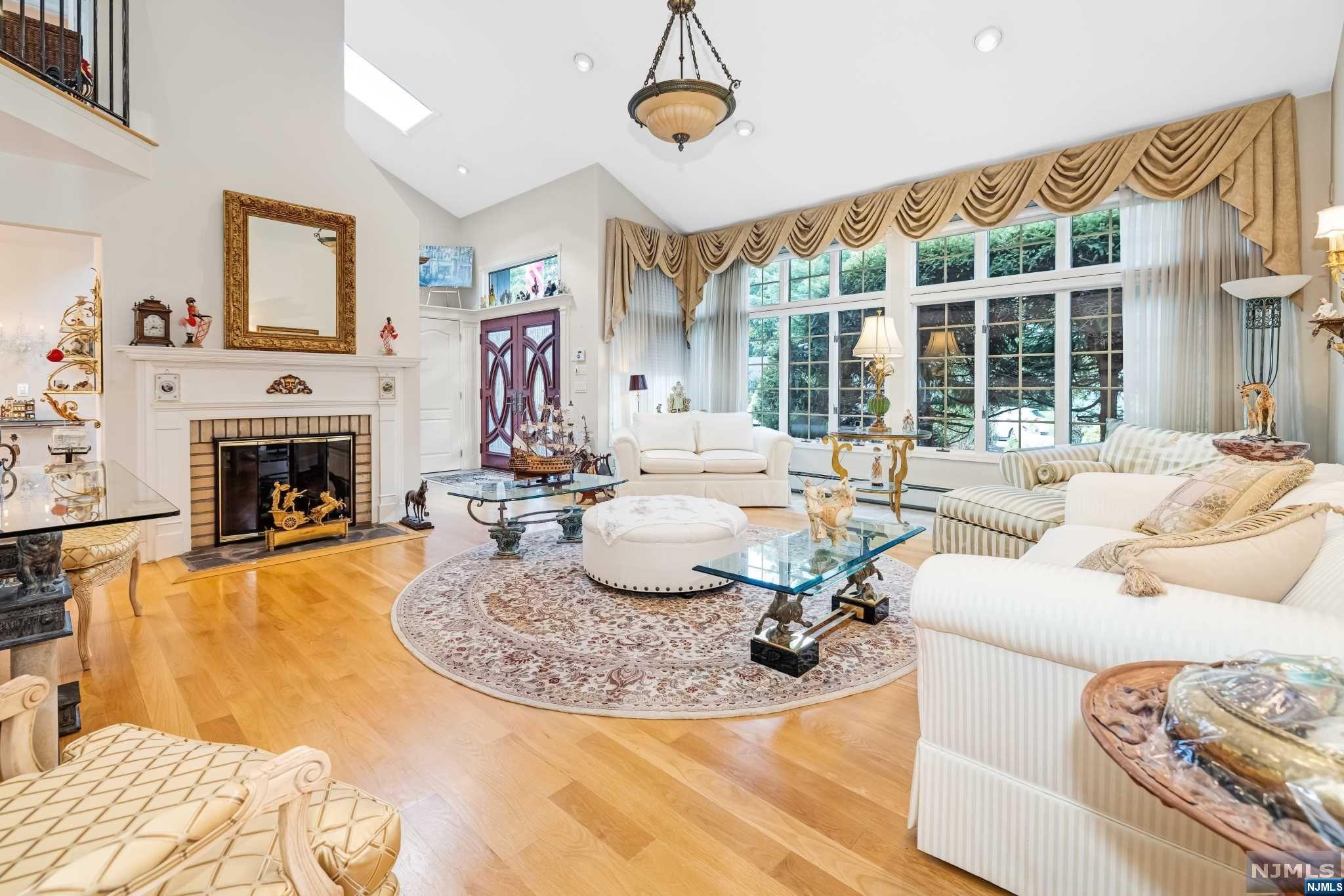 2 Laroche Avenue