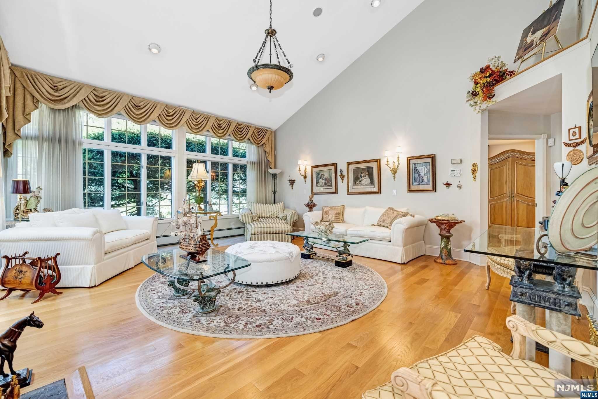 2 Laroche Avenue
