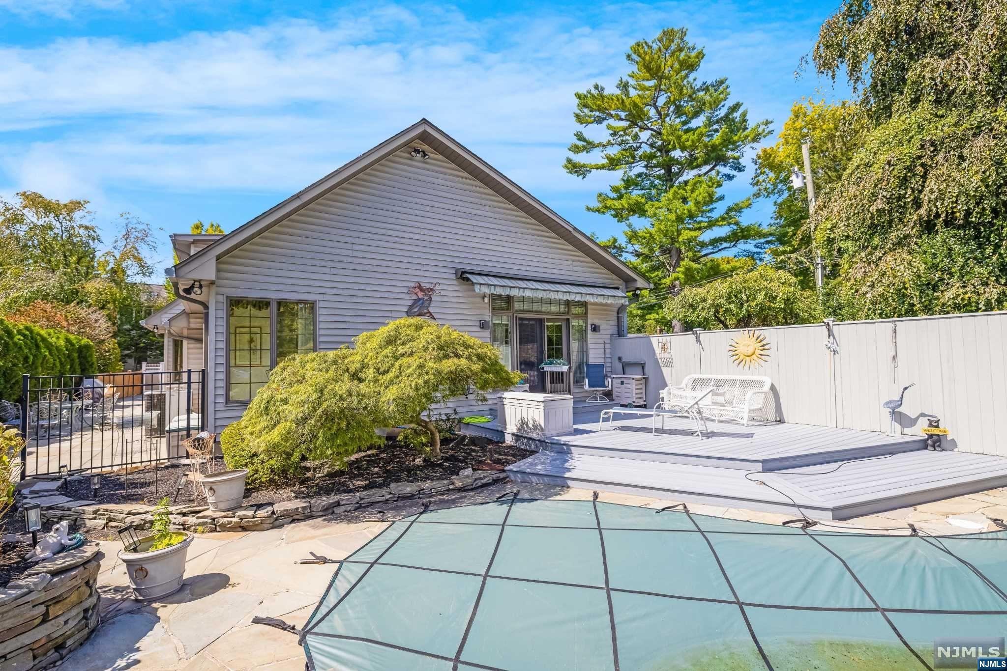 2 Laroche Avenue