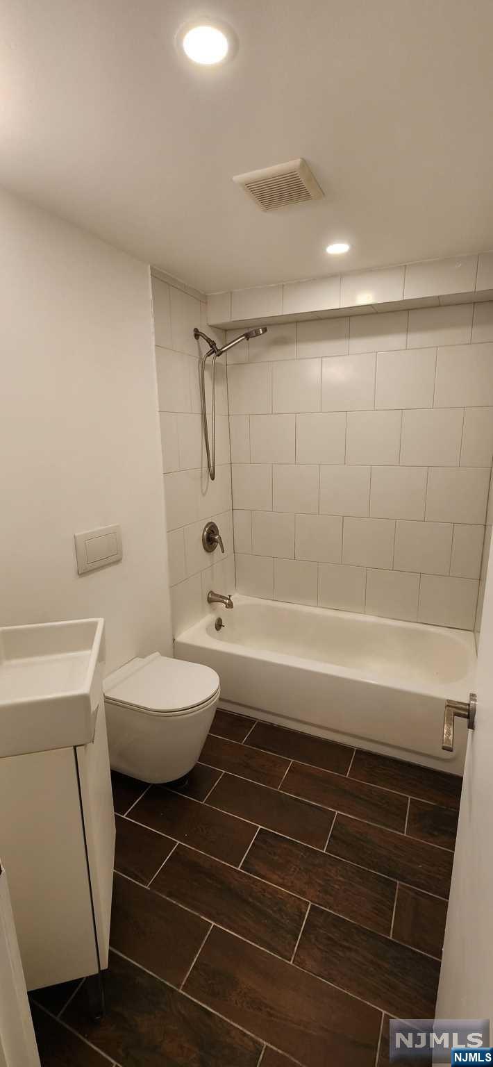 282 6th Street
