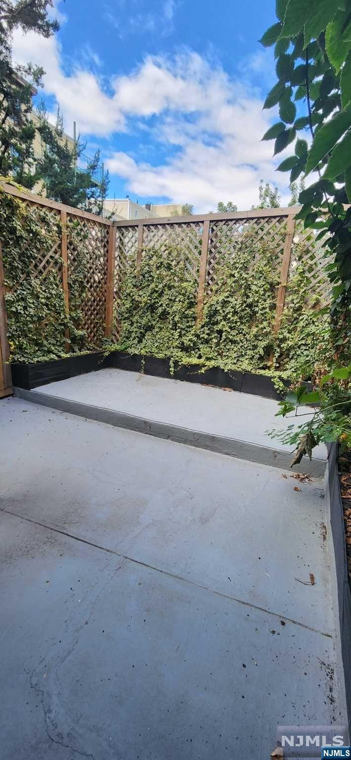 282 6th Street