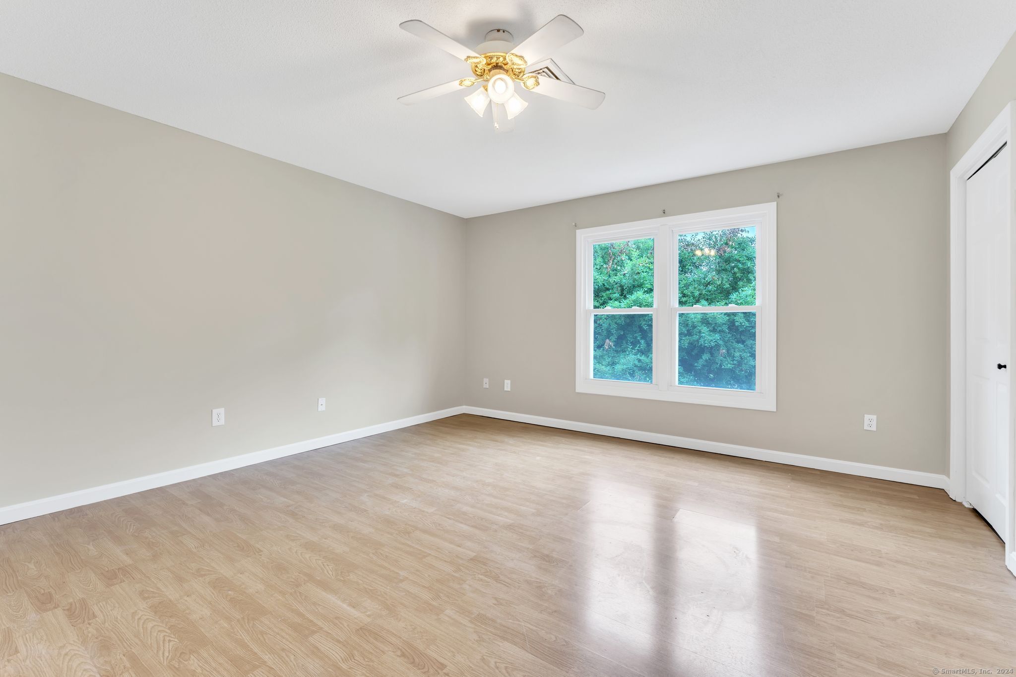 6 The Hamlet Drive APT B