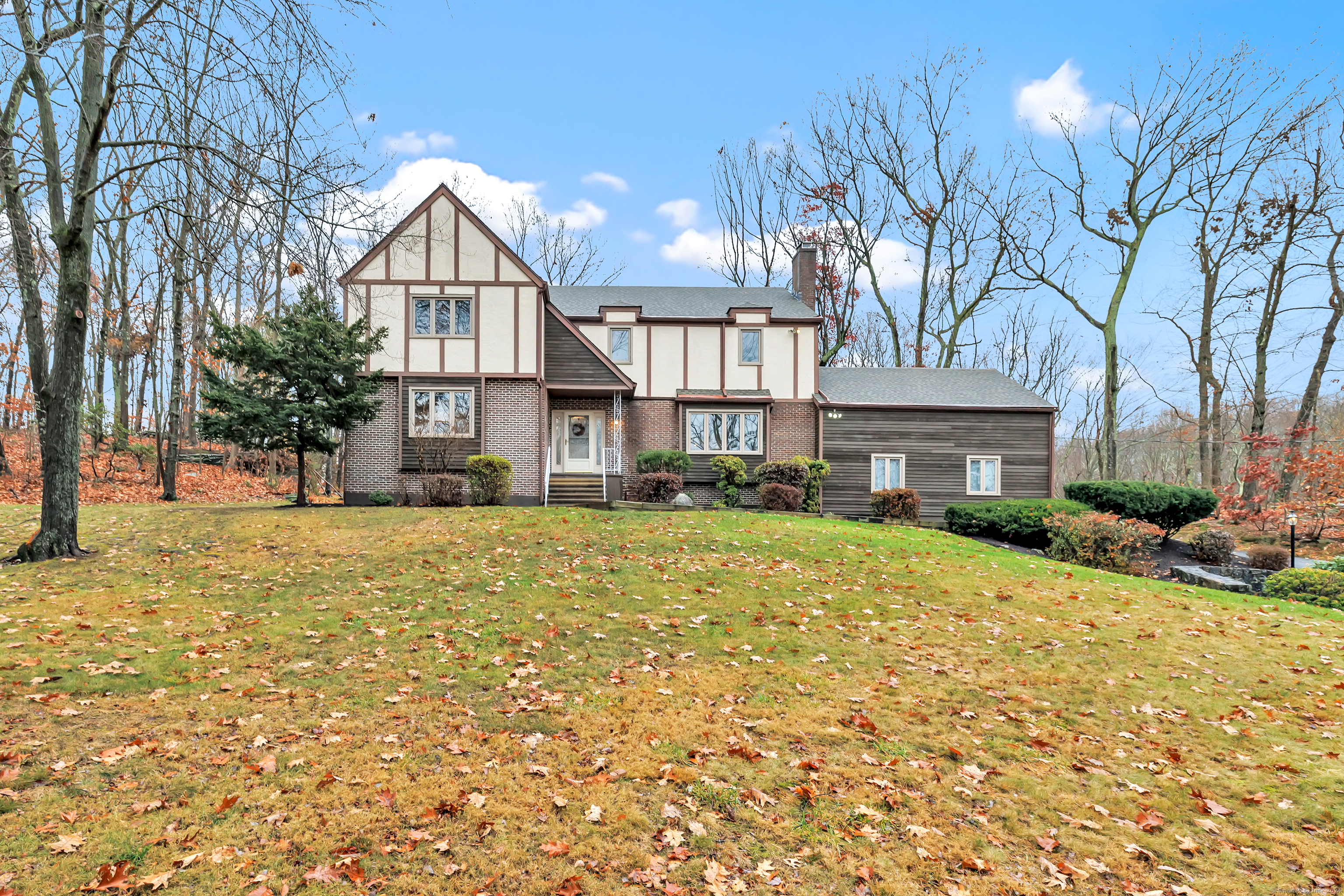12 Indian Ledge Drive