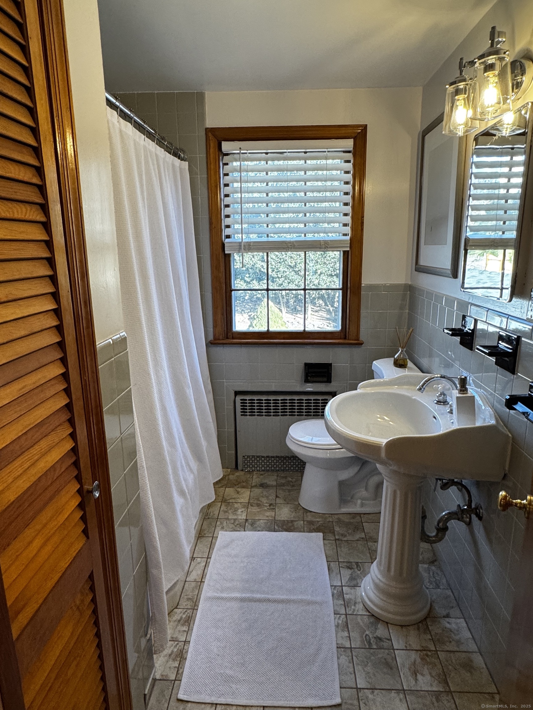 25 Ludlow Manor