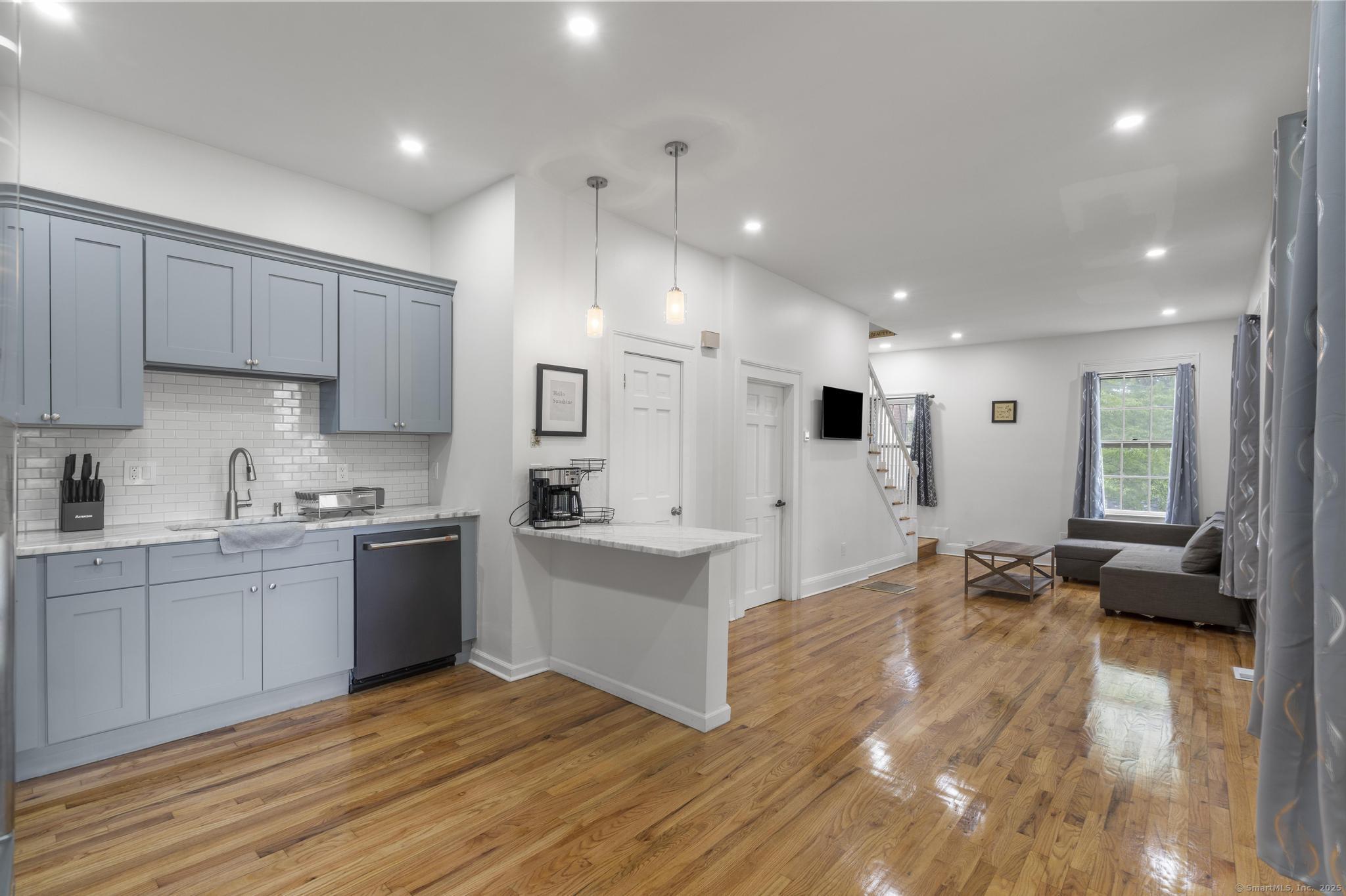 782 Asylum Avenue 782