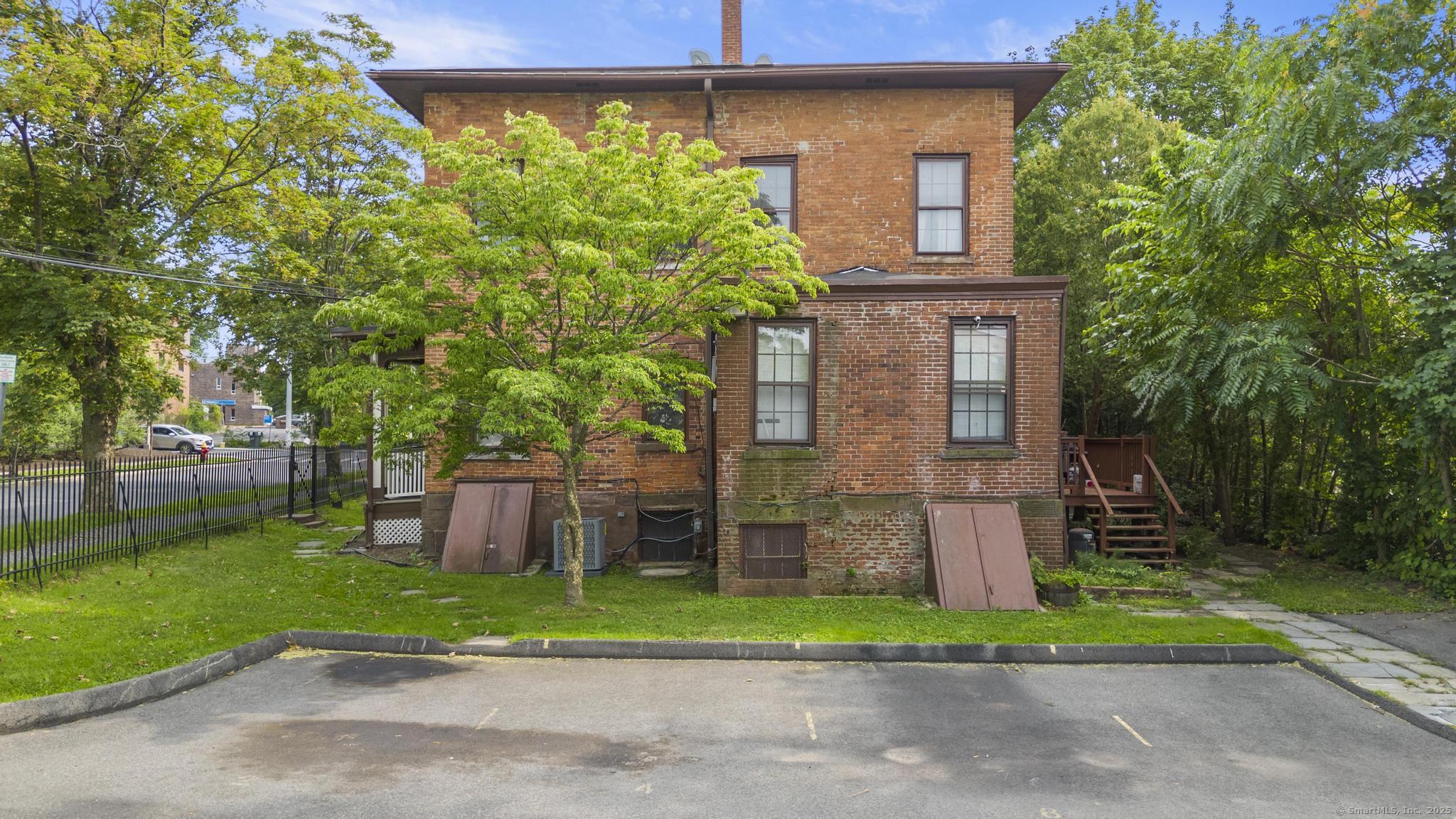 782 Asylum Avenue 782