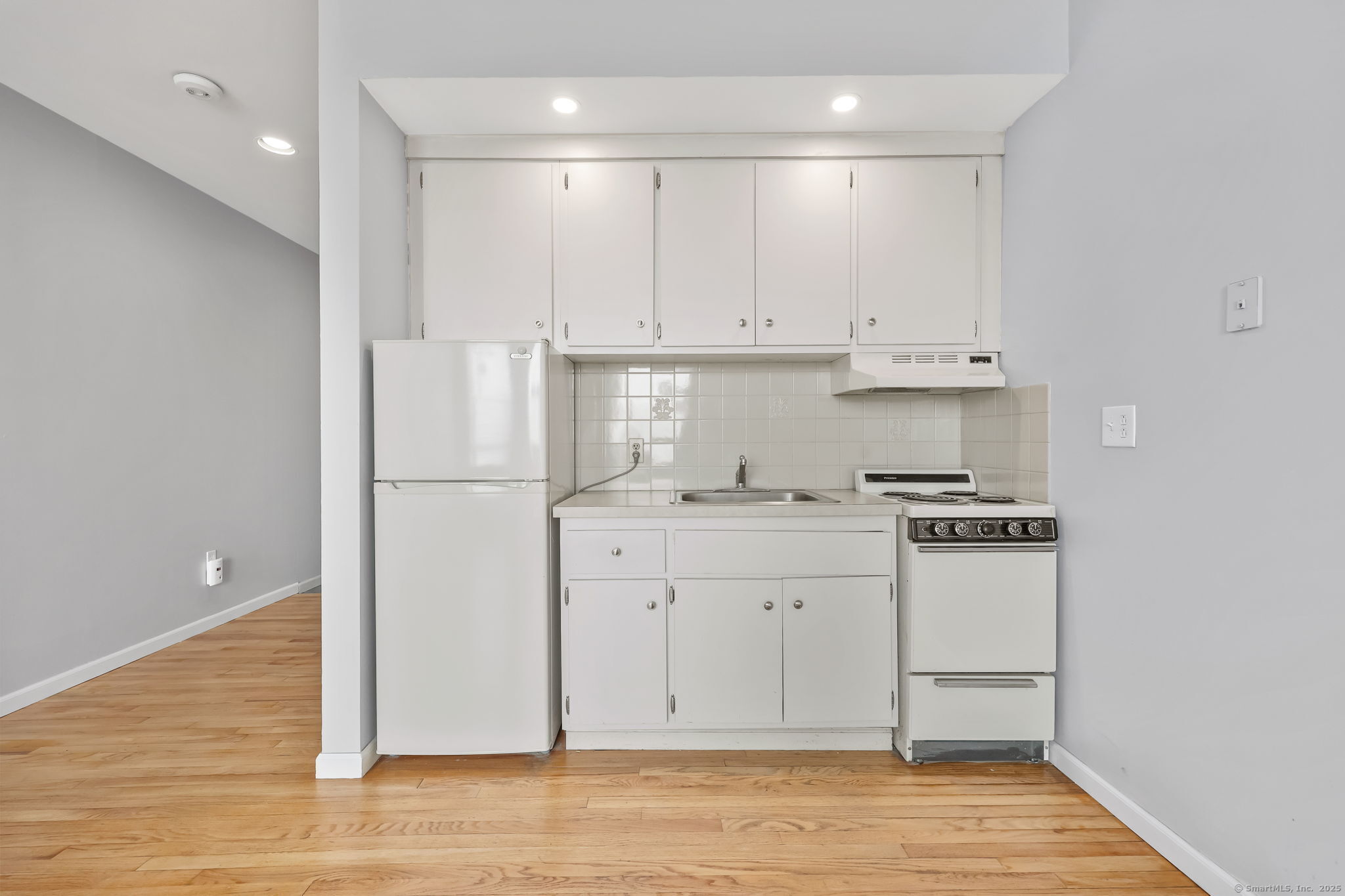 94 Washington Street APT 3