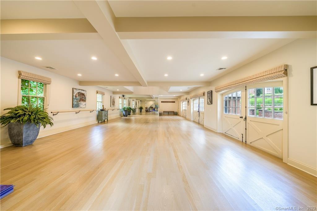 544 Oenoke Ridge
