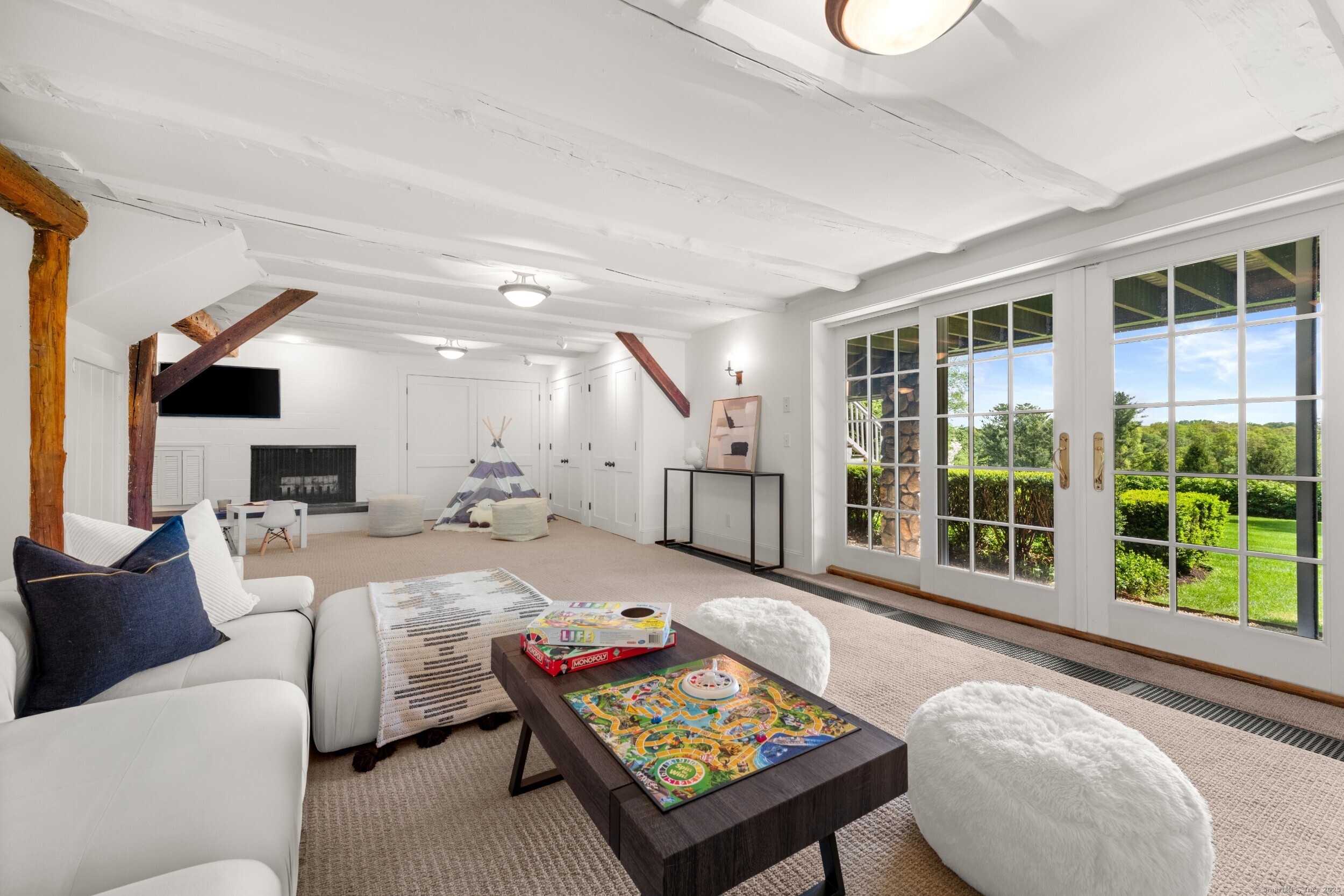 945 Oenoke Ridge