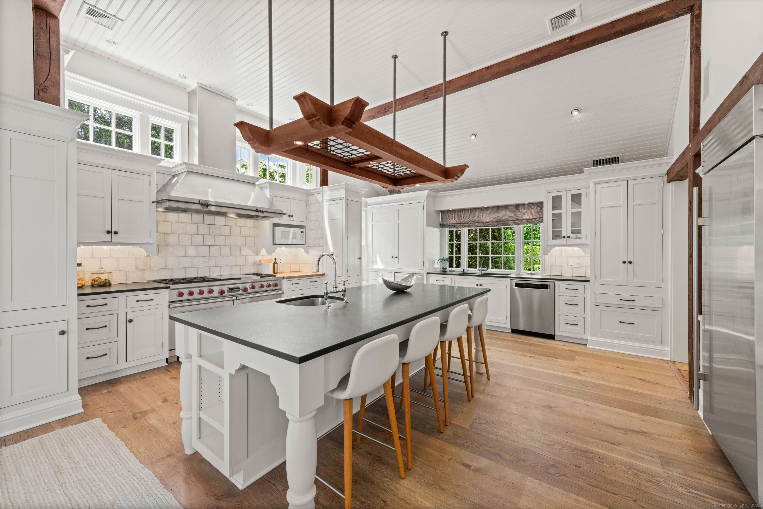945 Oenoke Ridge