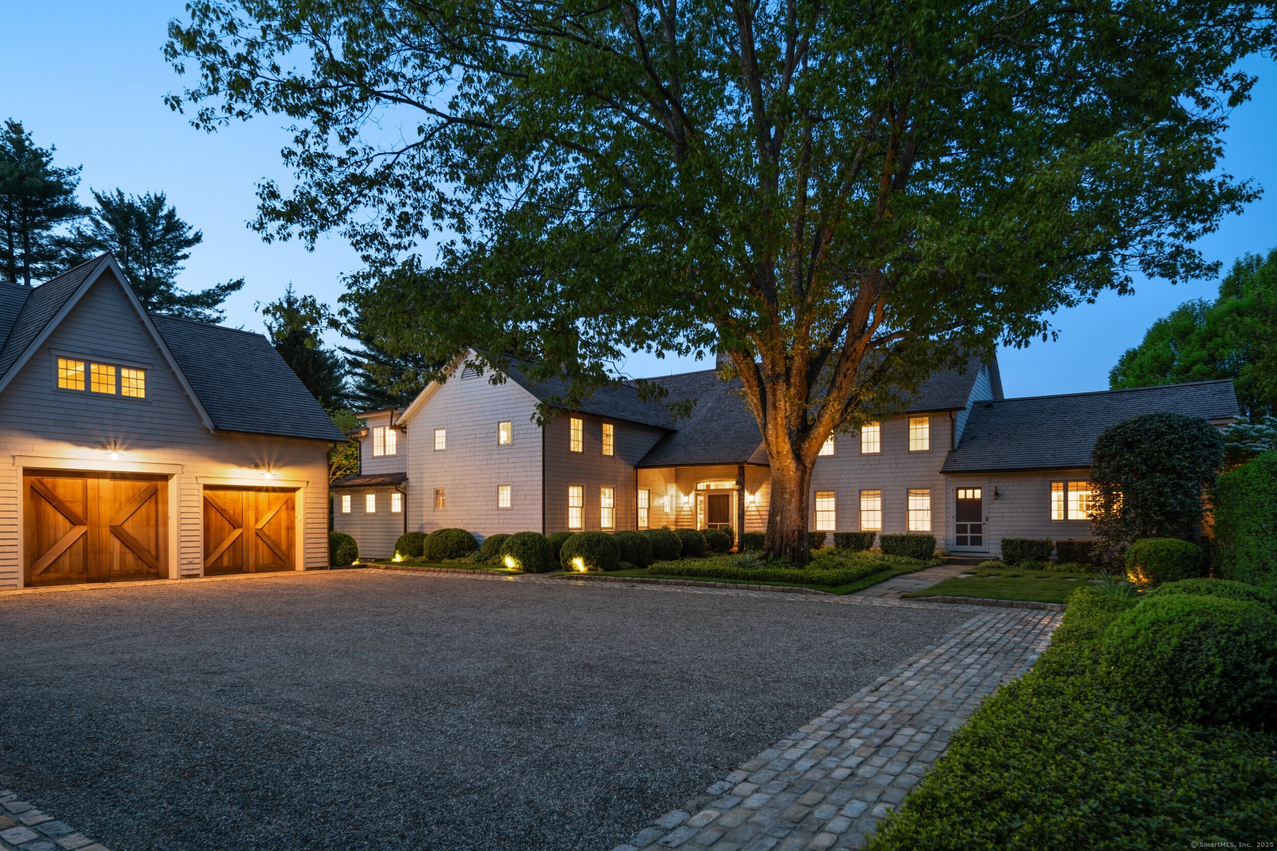 945 Oenoke Ridge