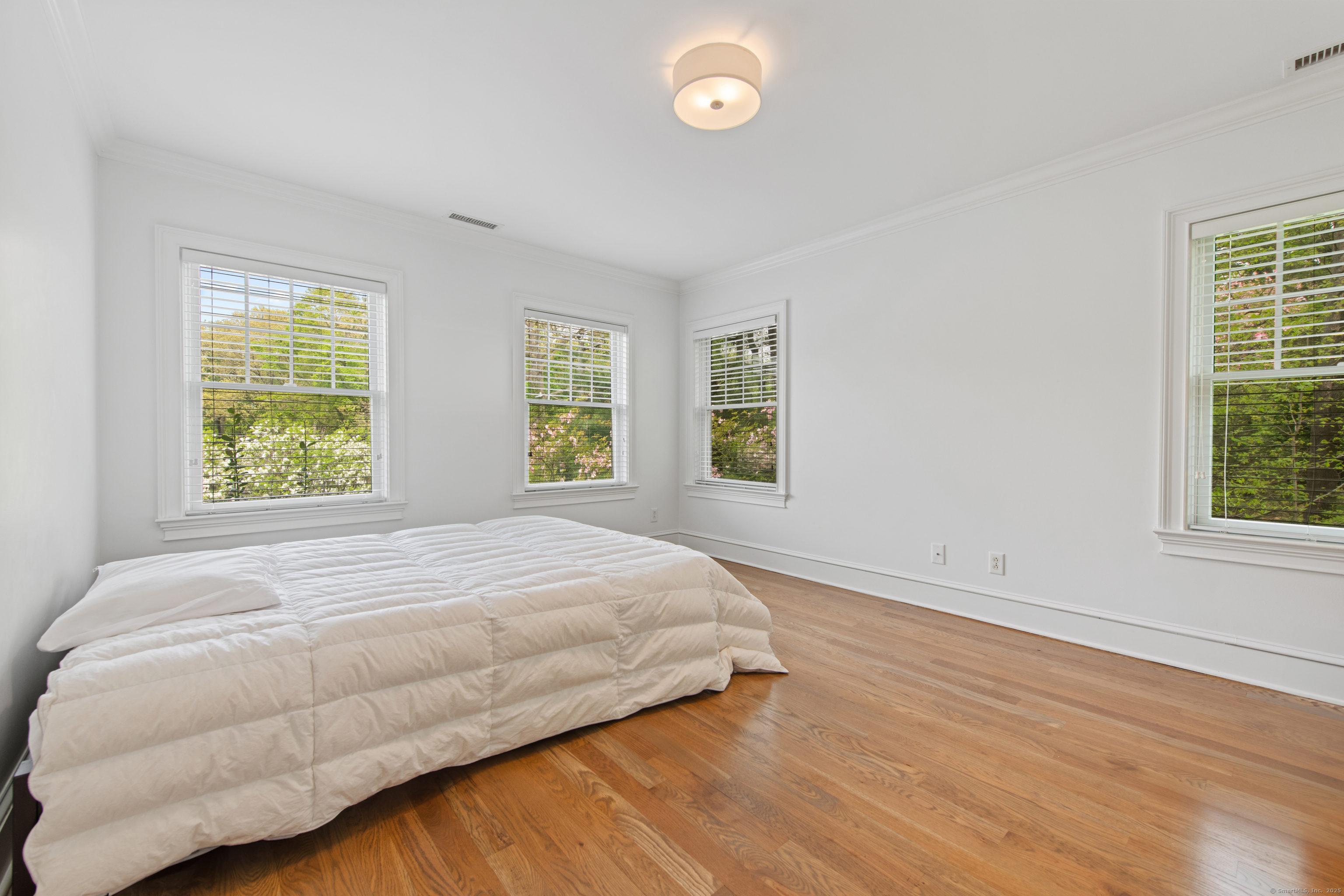 187 Compo Road South