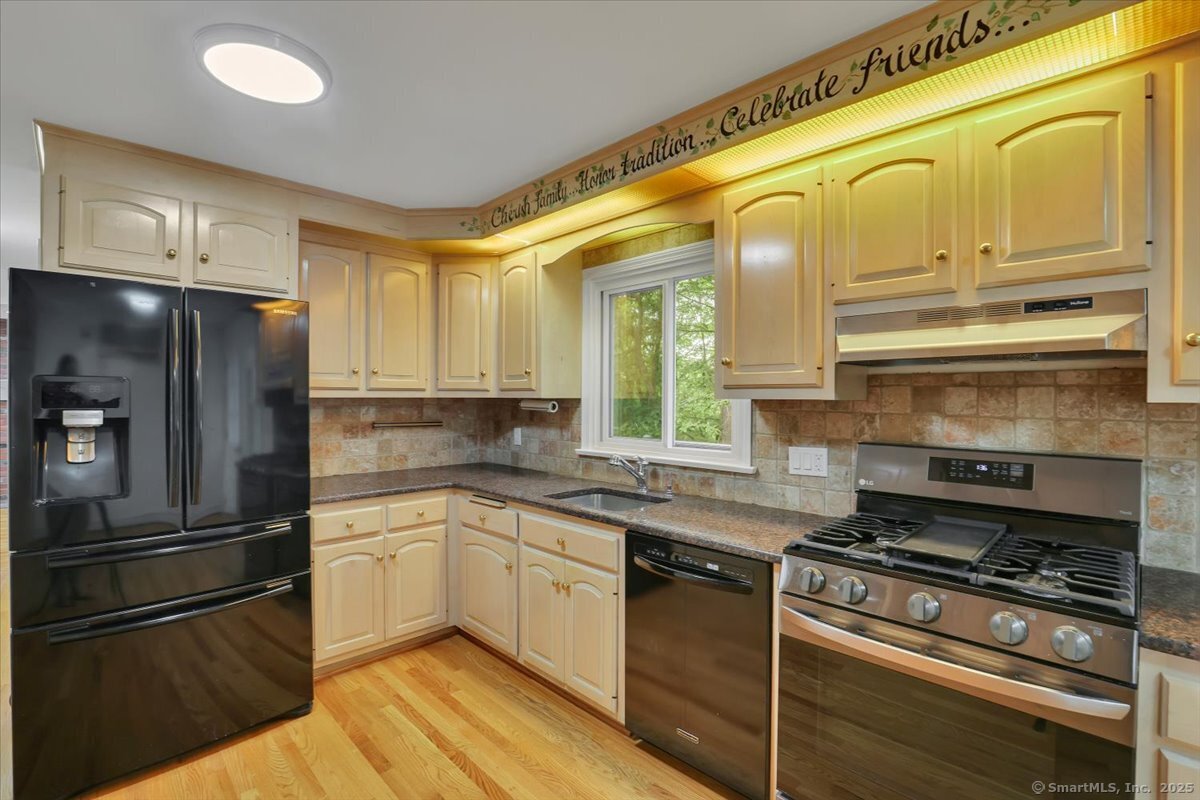 77 Hemlock Ridge