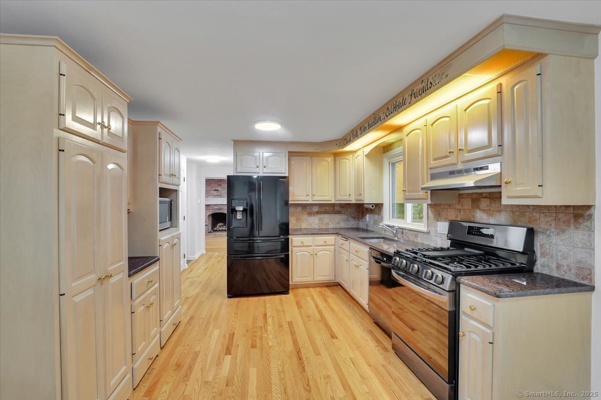 77 Hemlock Ridge