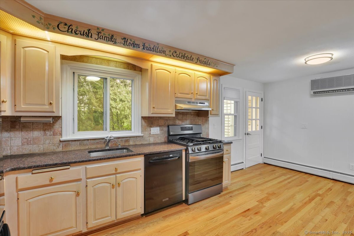 77 Hemlock Ridge