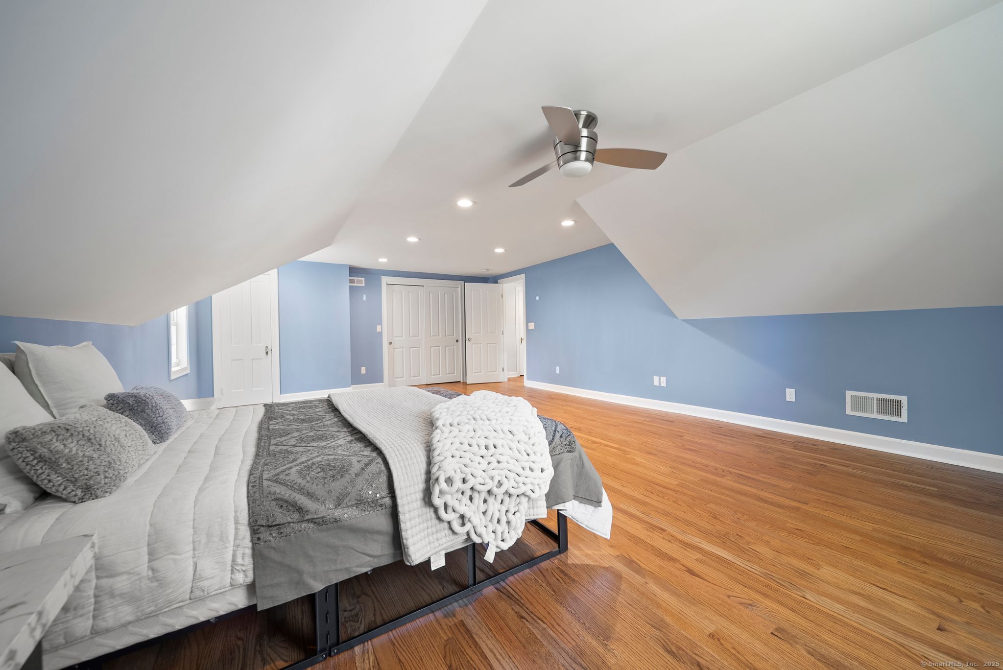 21 Oakwood Manor
