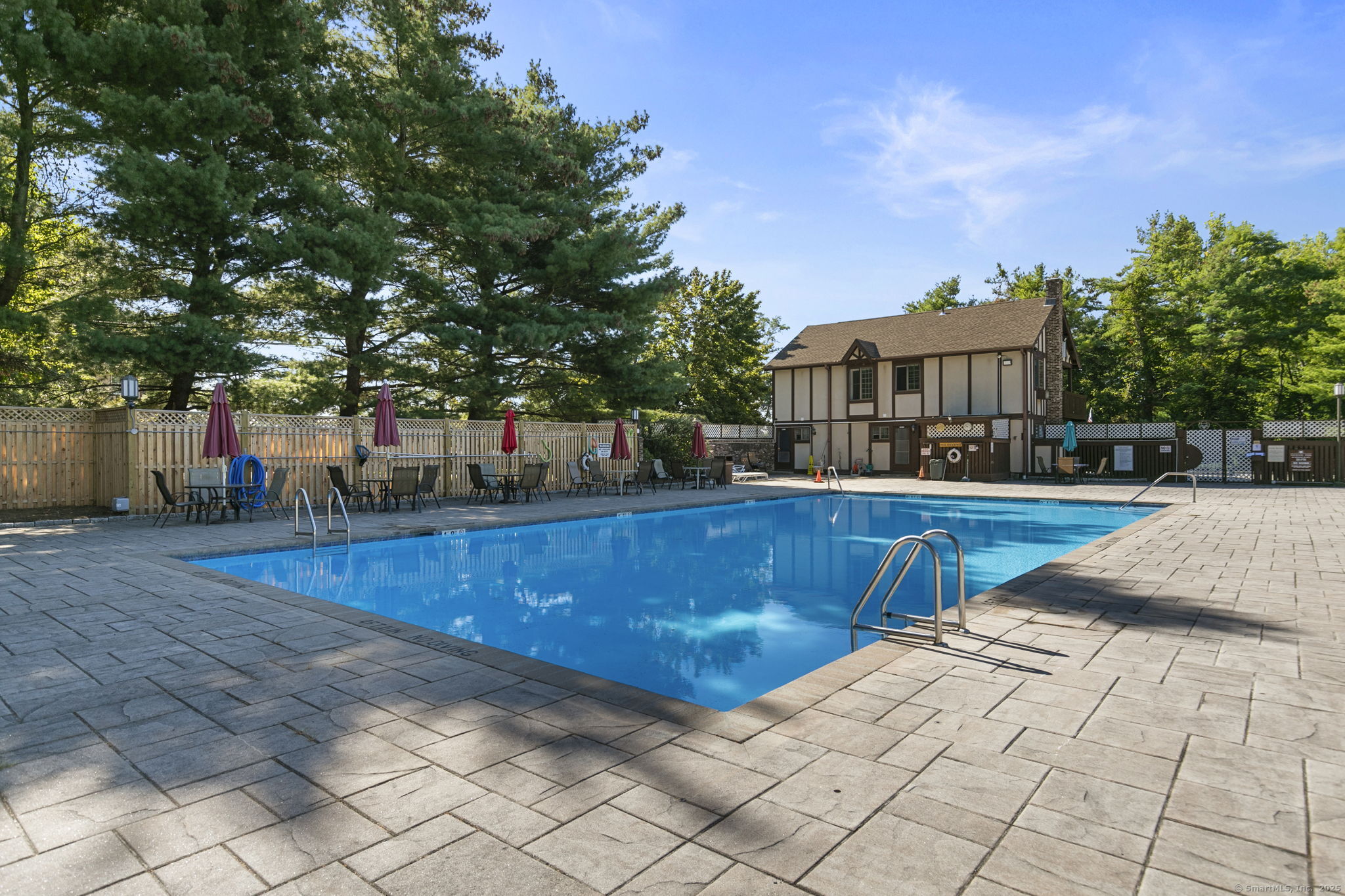 142 Foxwood Close 142