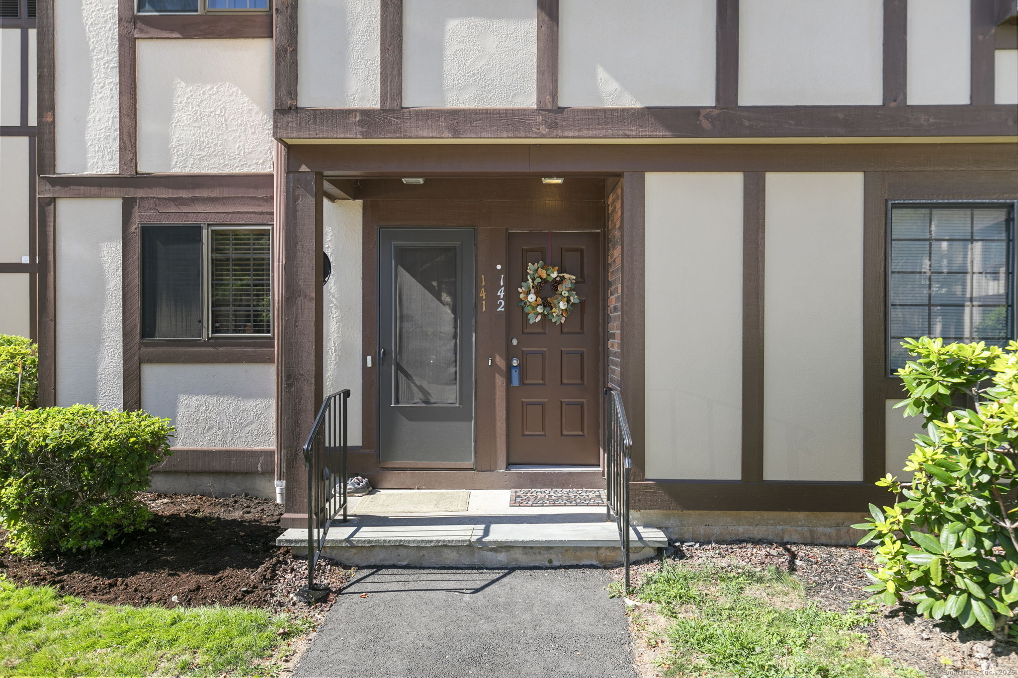 142 Foxwood Close 142