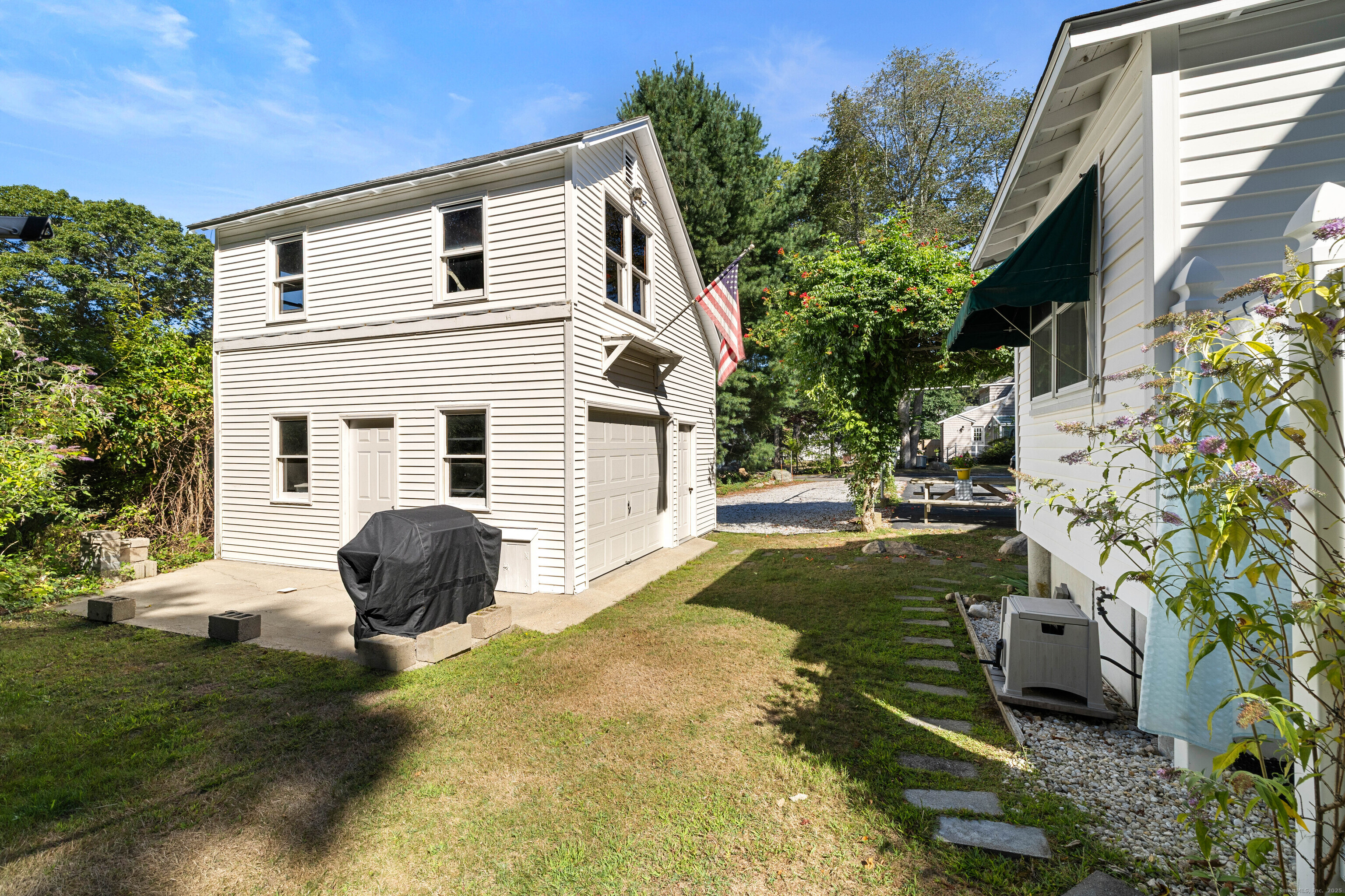 11 Sunset Avenue