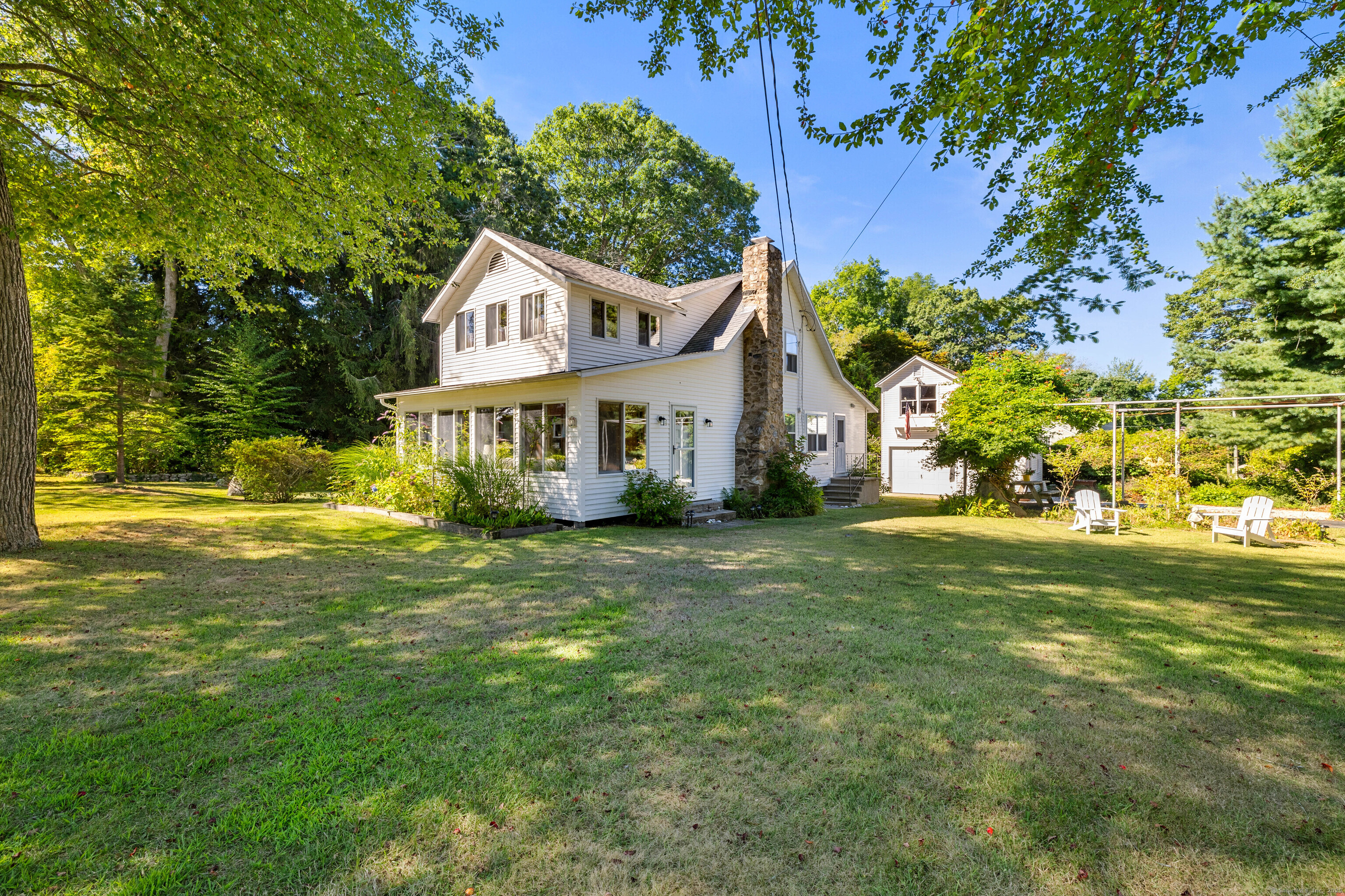 11 Sunset Avenue