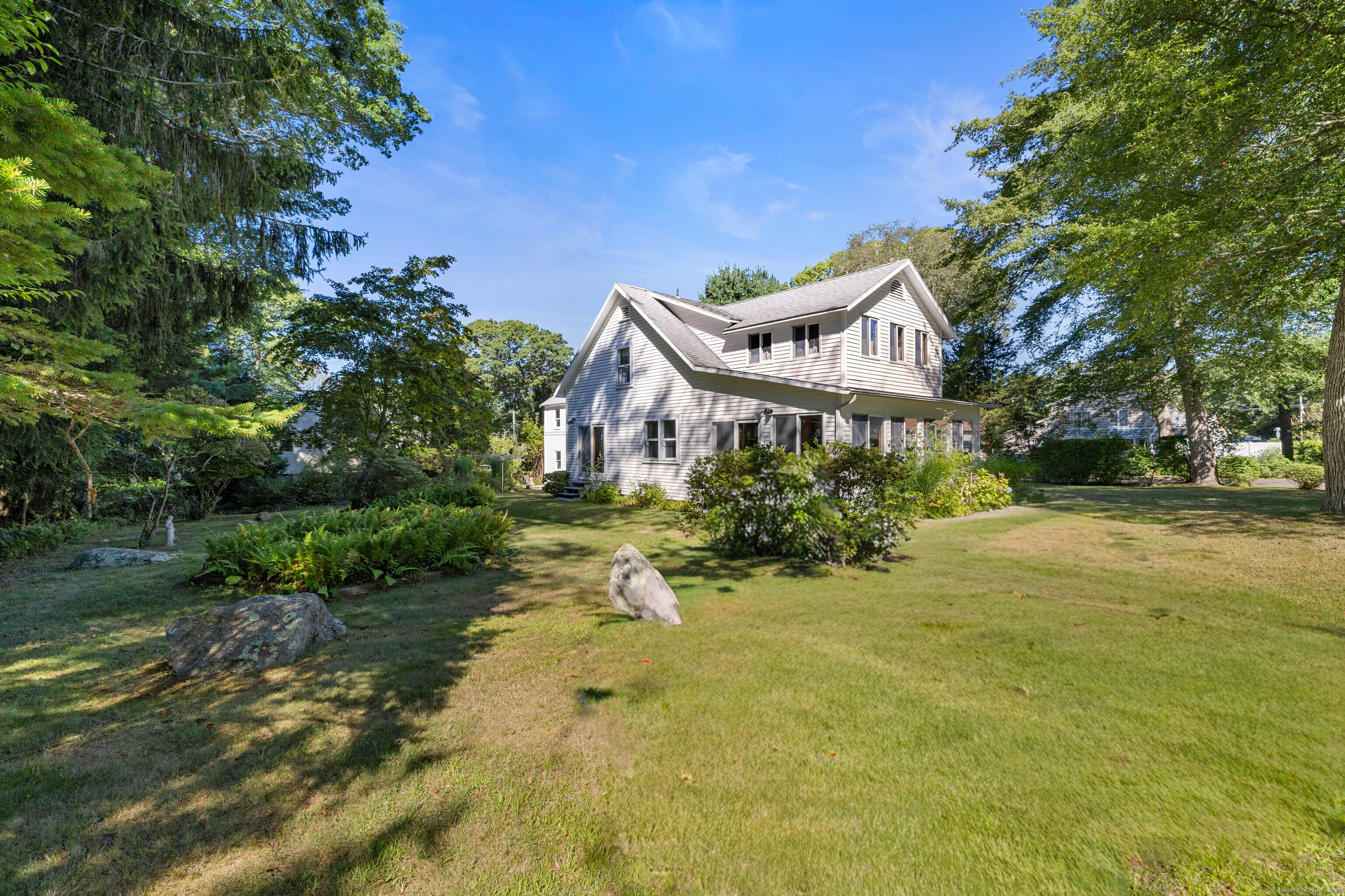 11 Sunset Avenue