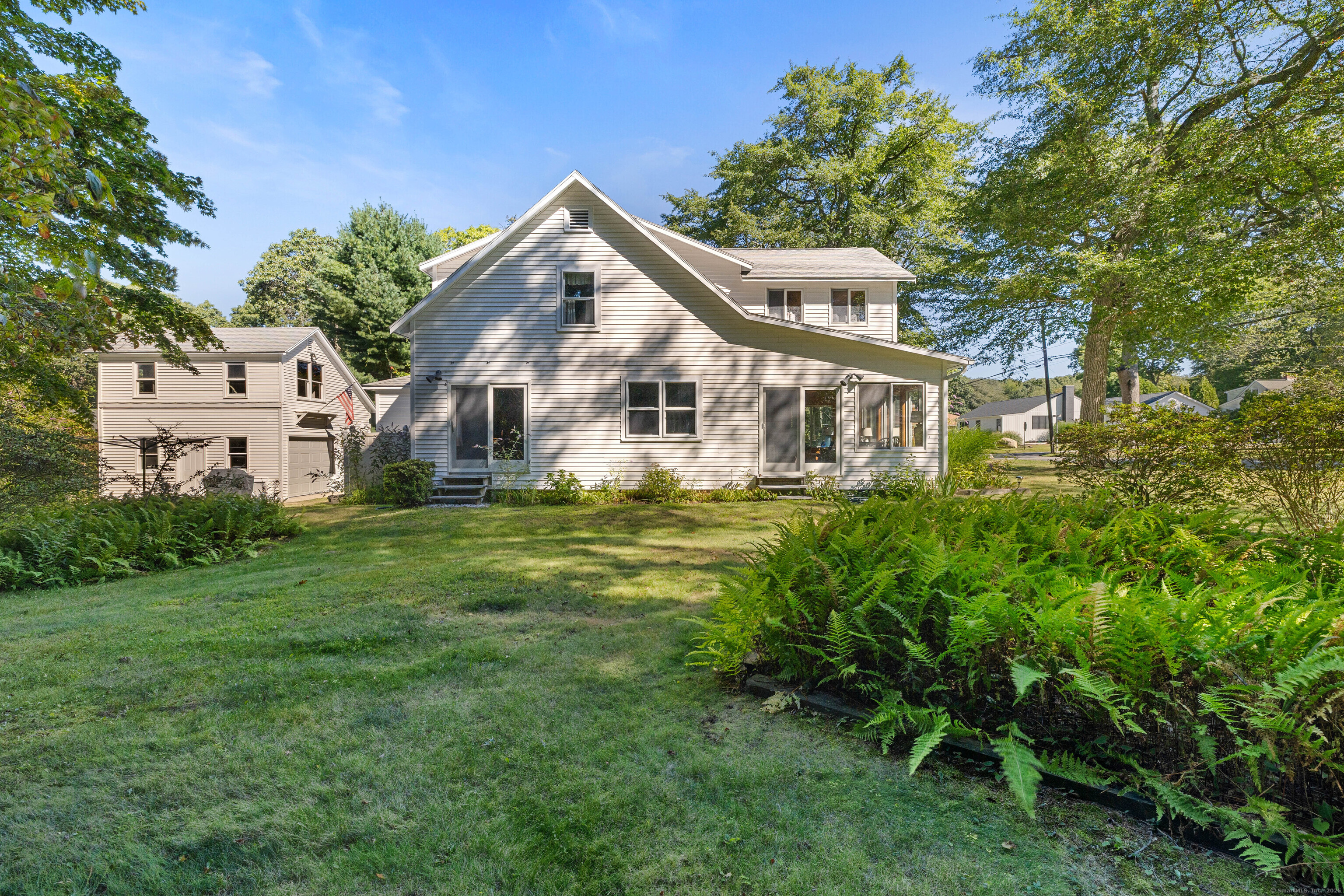 11 Sunset Avenue
