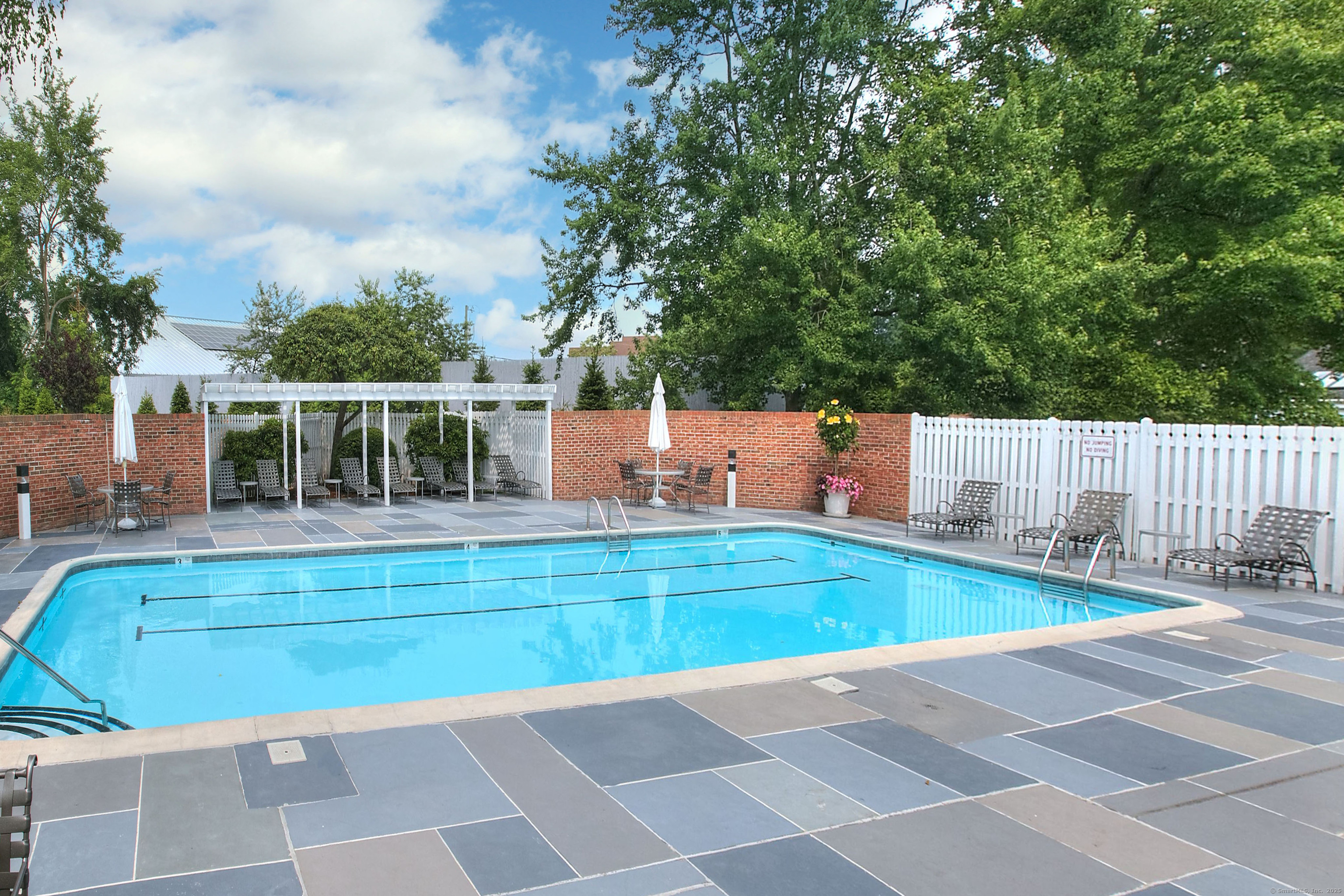 220 Lansdowne 220