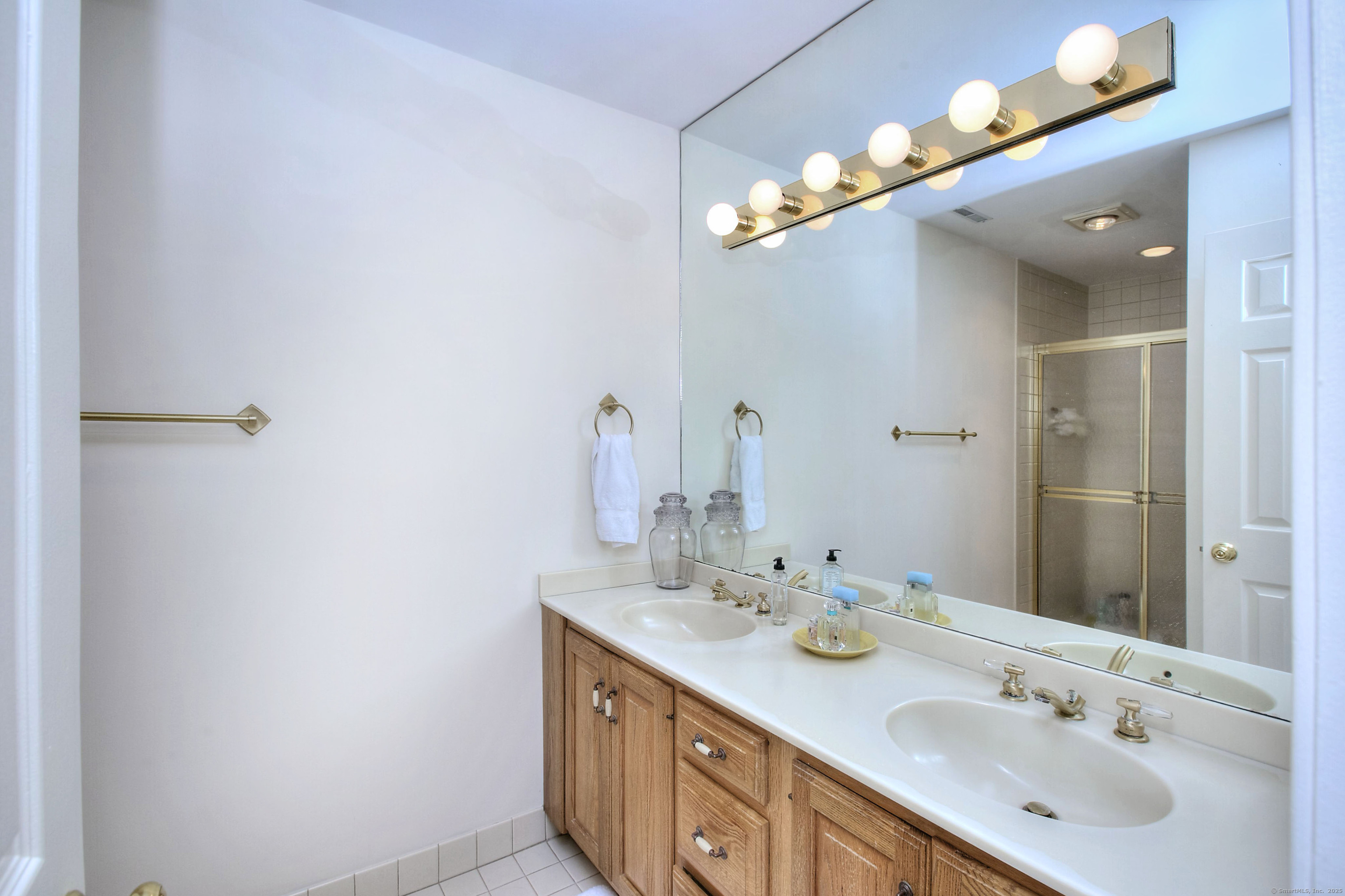 220 Lansdowne 220
